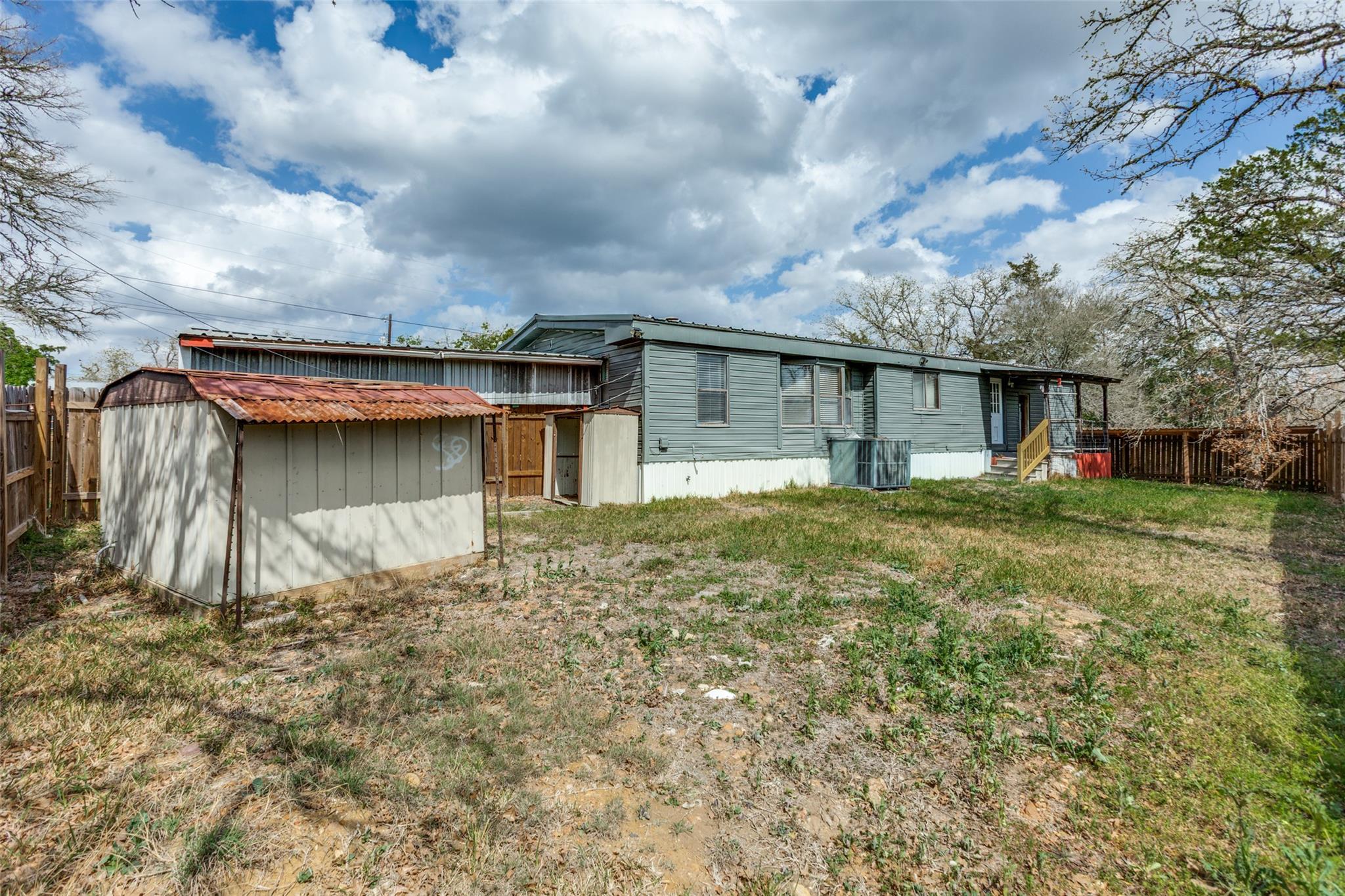 133 Deer Run, Smithville, TX 78957
