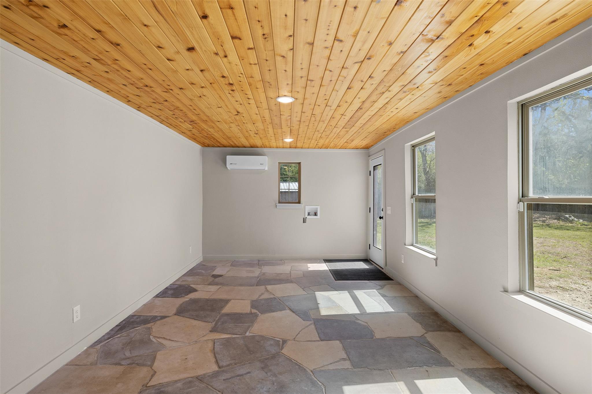 823 Hickory St, Rockdale, TX 76567