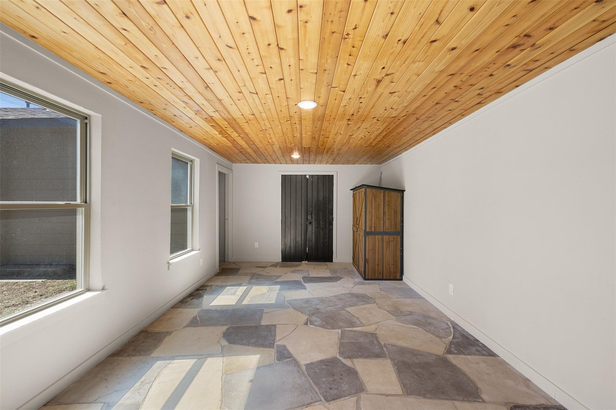 823 Hickory St, Rockdale, TX 76567