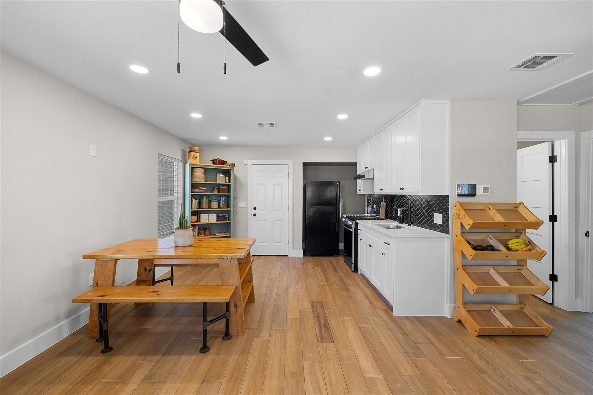 823 Hickory St, Rockdale, TX 76567