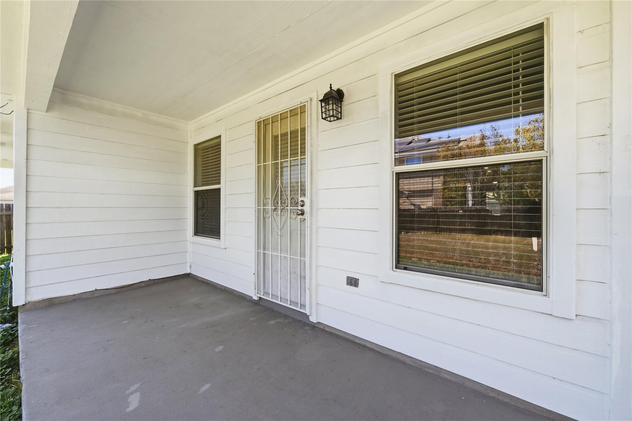 12800 Sky Harbor Dr, Del Valle, TX 78617