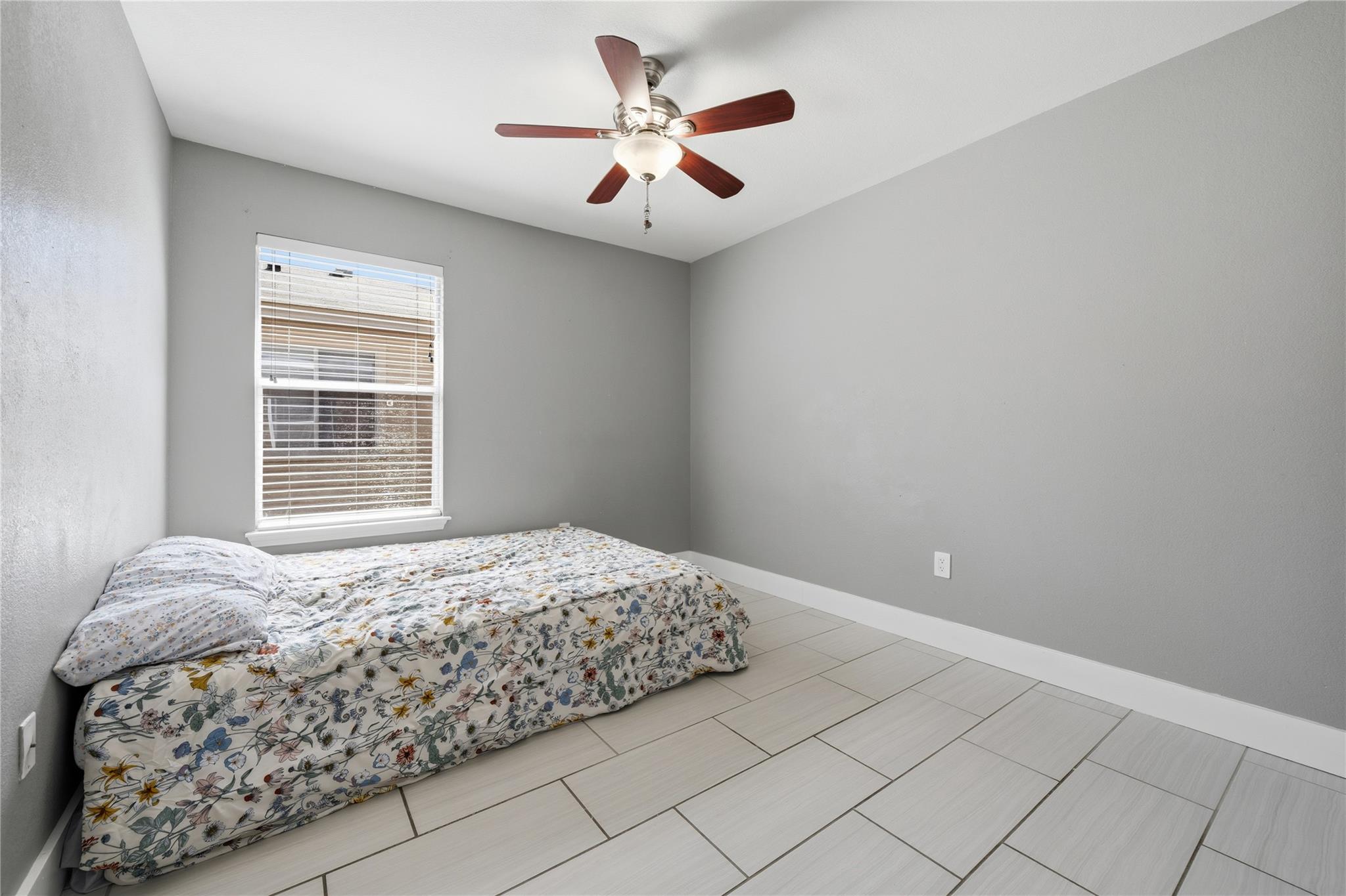 12800 Sky Harbor Dr, Del Valle, TX 78617