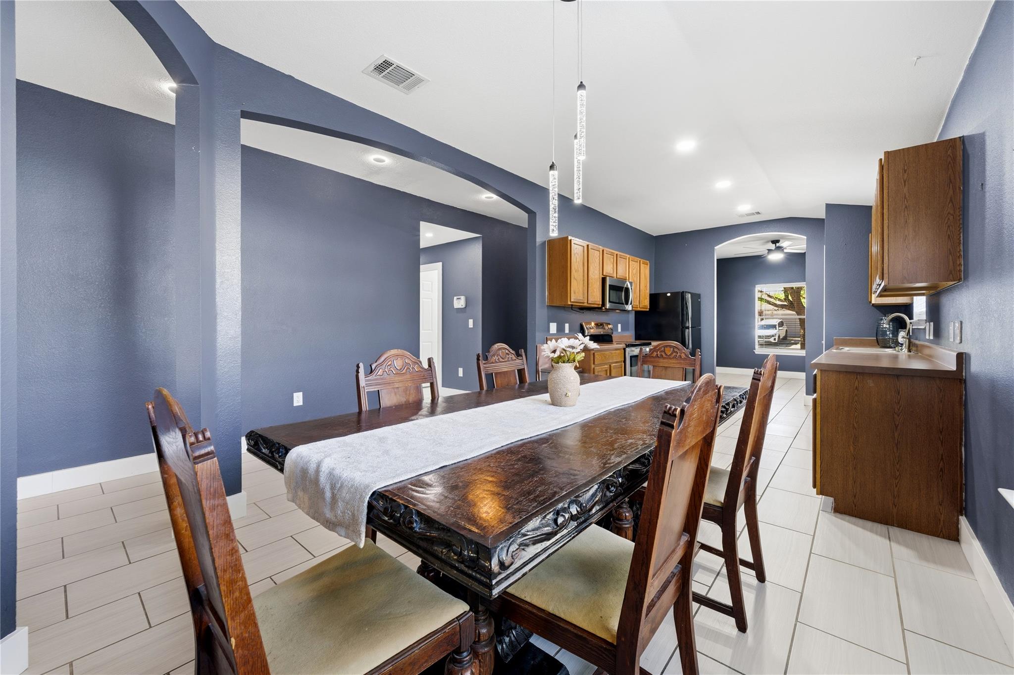 12800 Sky Harbor Dr, Del Valle, TX 78617