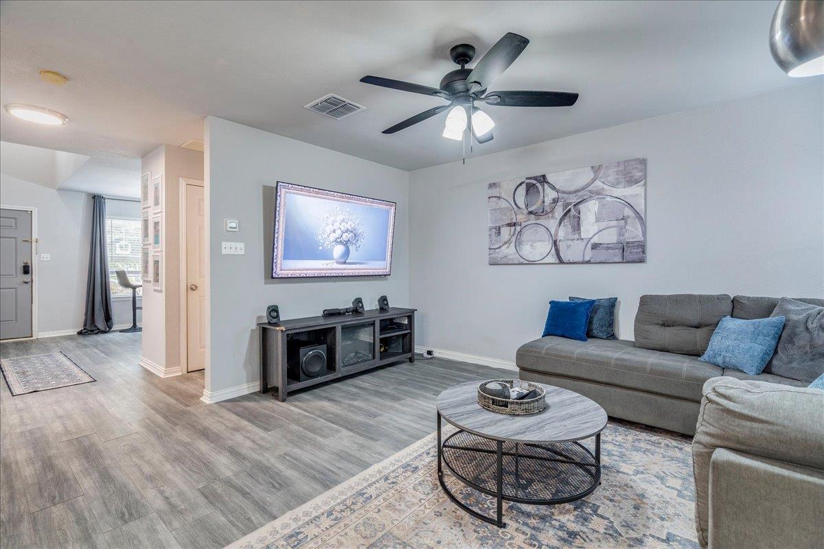 148 Buttercup Way, Kyle, TX 78640