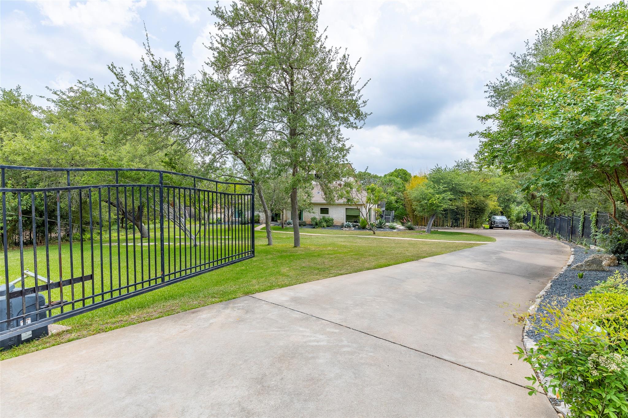 8800 Golden Rain Cv, Austin, TX 78735