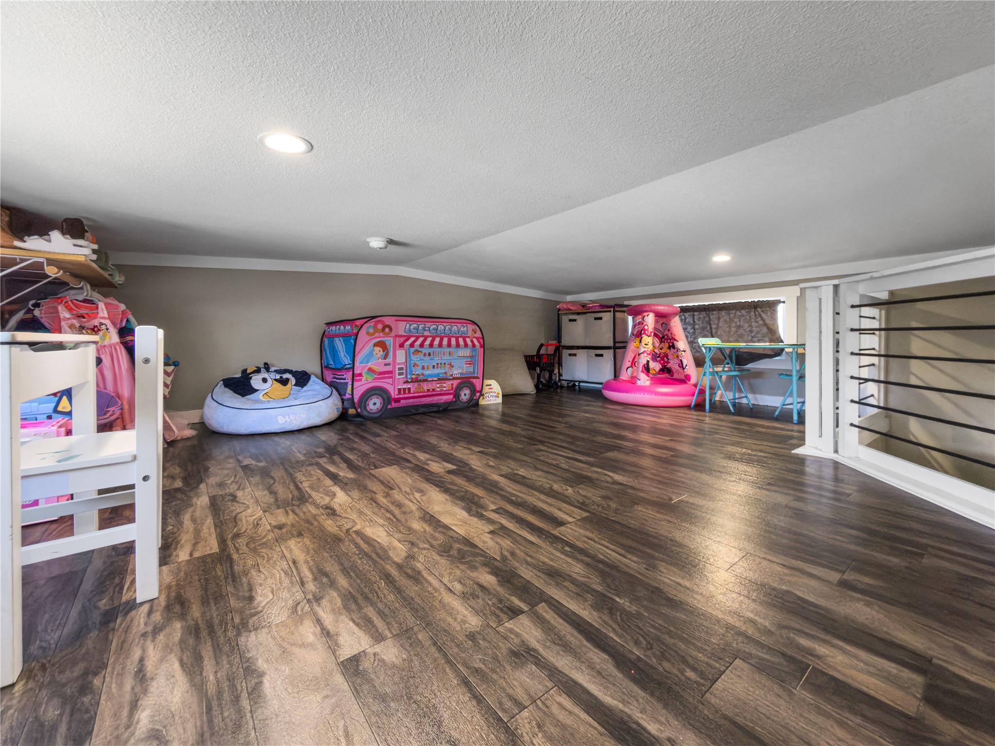 137 Scarlet Oaks Dr, Dale, TX 78616