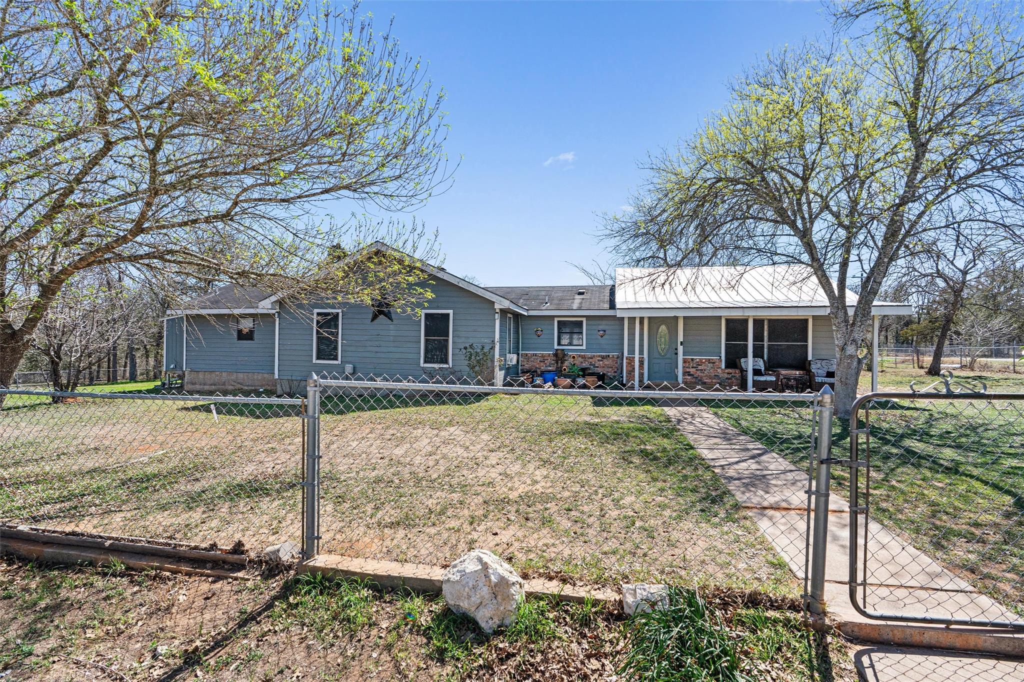 137 Scarlet Oaks Dr, Dale, TX 78616