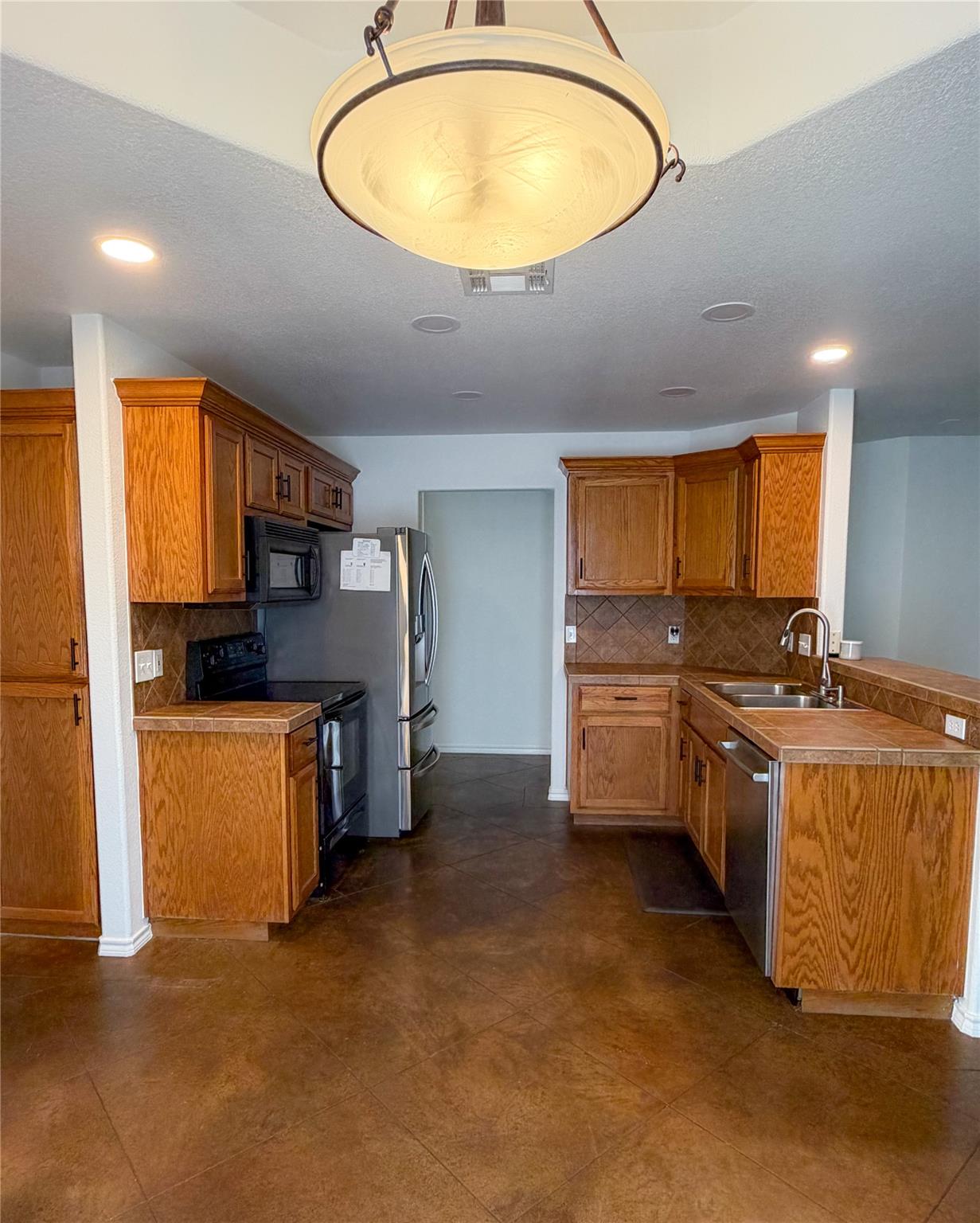 430 Summit Ridge Dr N, Point Venture, TX 78645