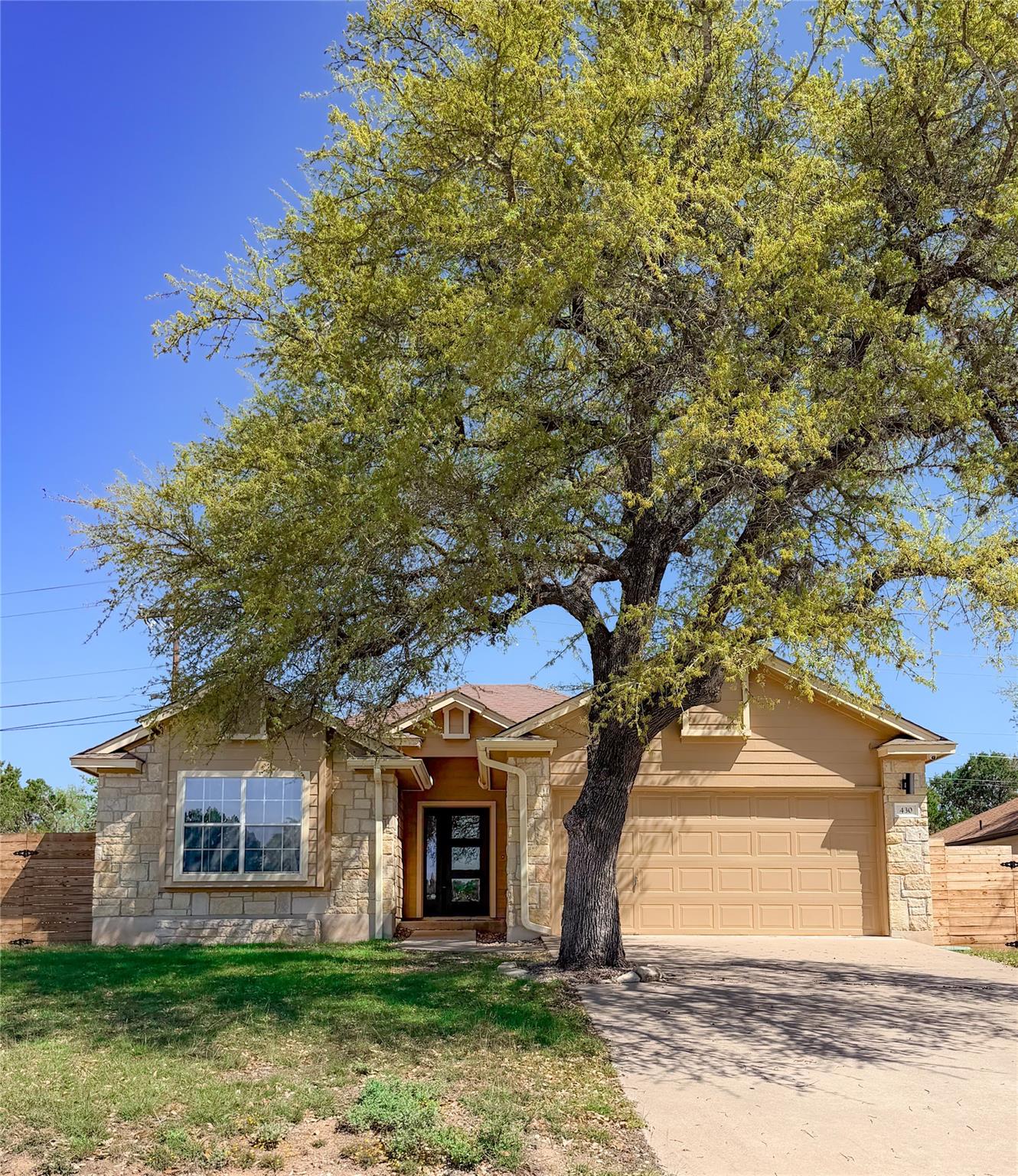 430 Summit Ridge Dr N, Point Venture, TX 78645