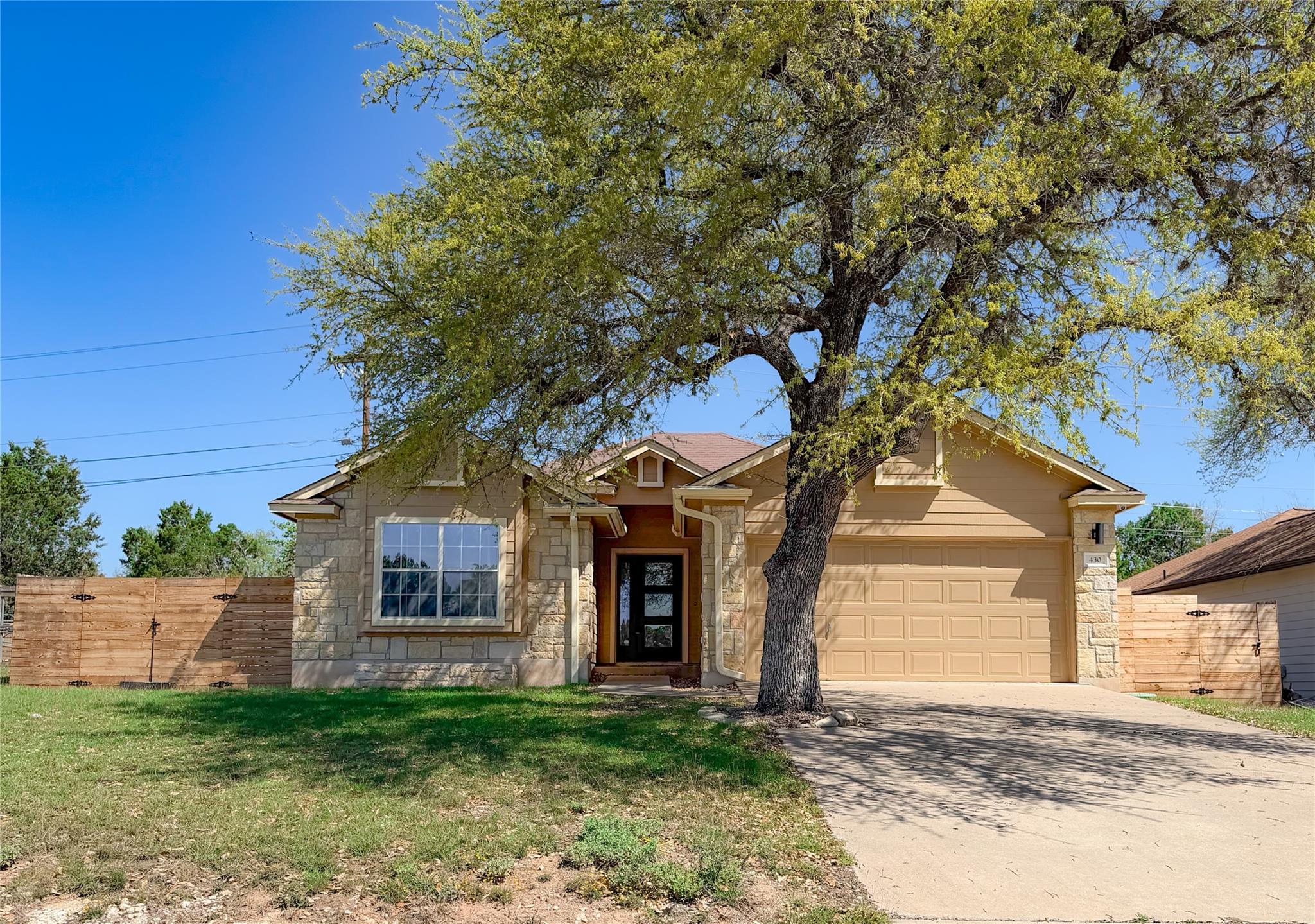 430 Summit Ridge Dr N, Point Venture, TX 78645