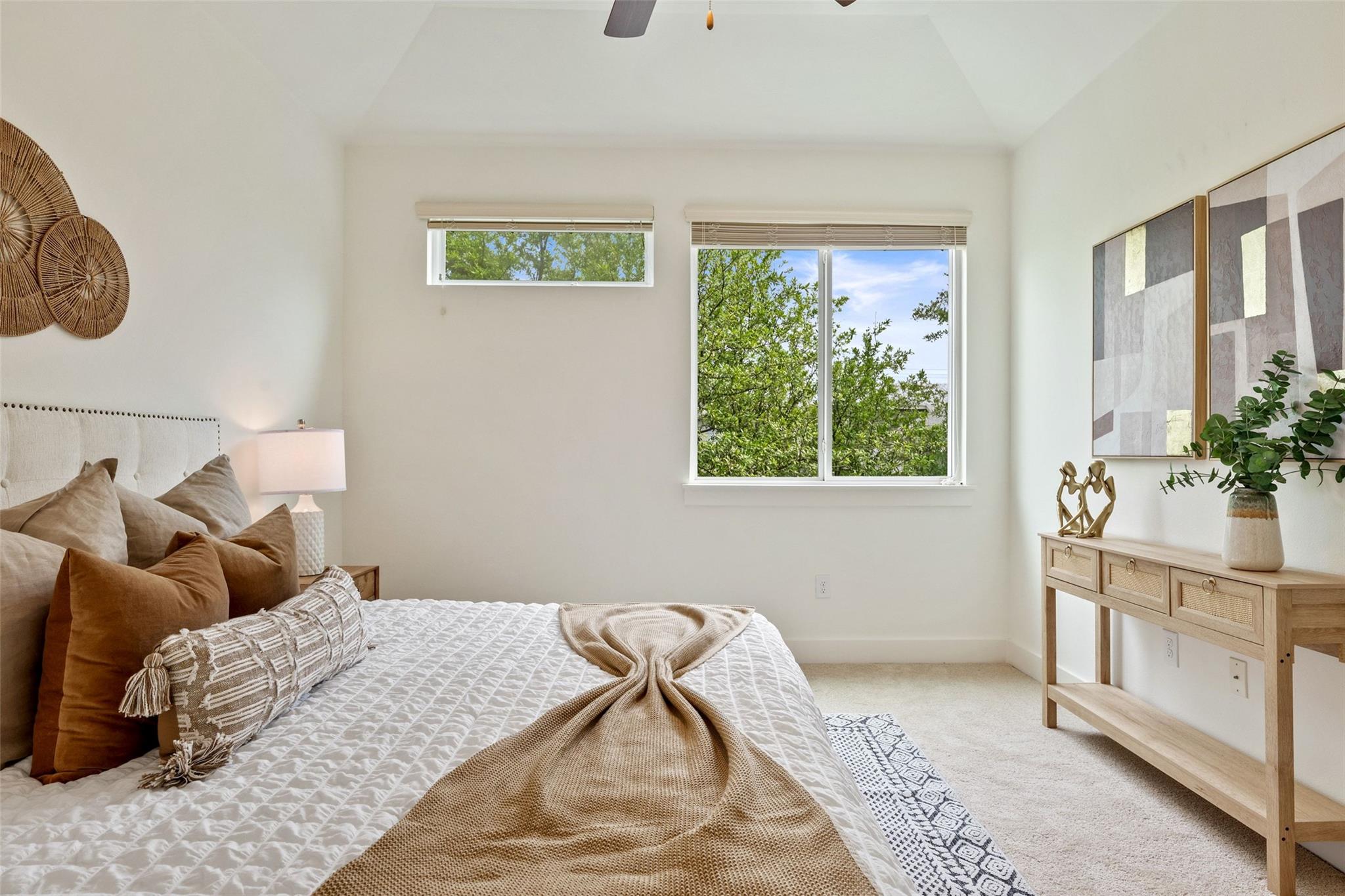 909 Mountaineer Ln, Austin, TX 78757