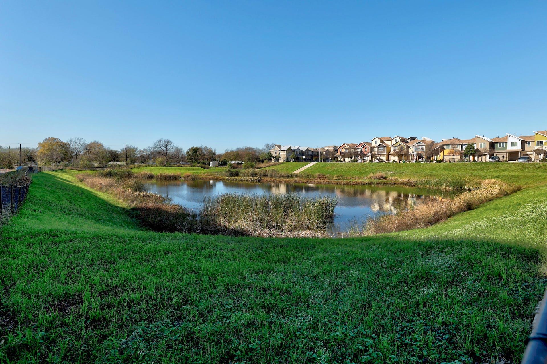 909 Mountaineer Ln, Austin, TX 78757