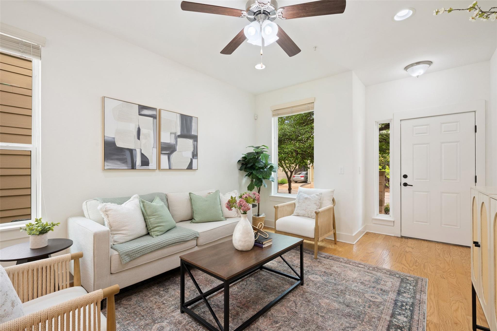 909 Mountaineer Ln, Austin, TX 78757