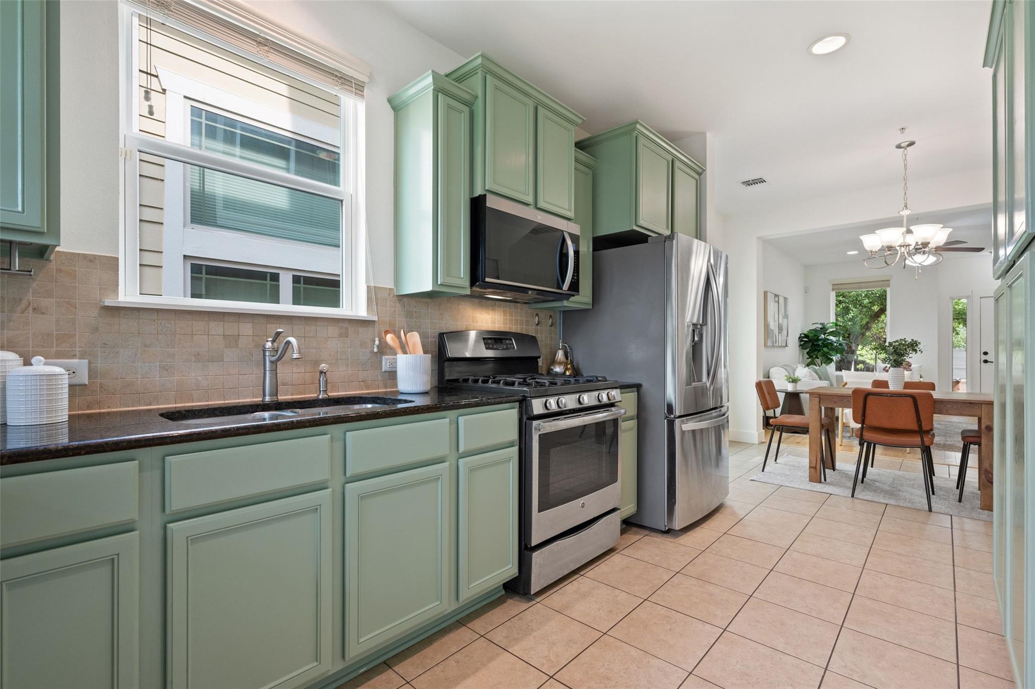 909 Mountaineer Ln, Austin, TX 78757