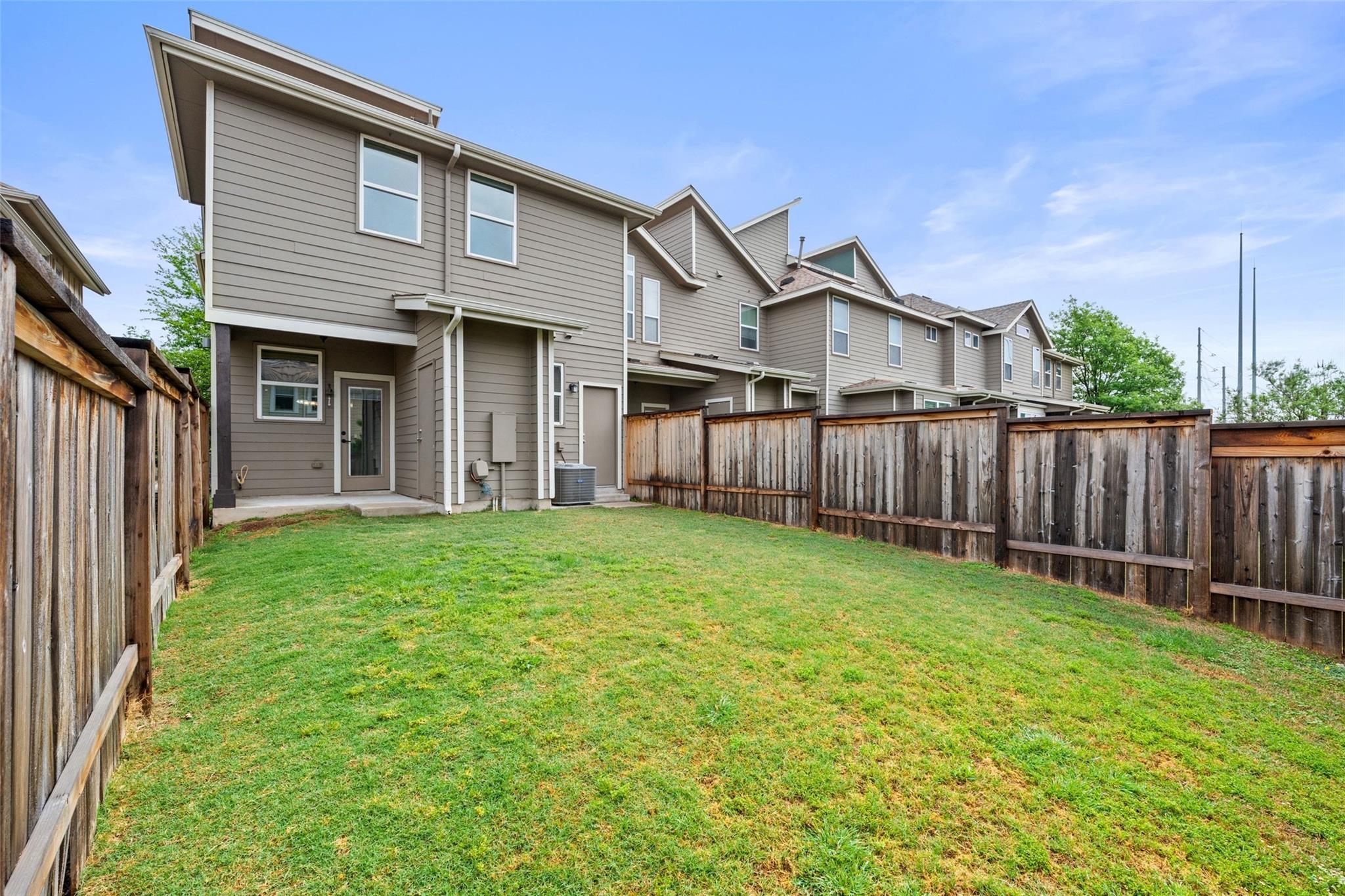 909 Mountaineer Ln, Austin, TX 78757