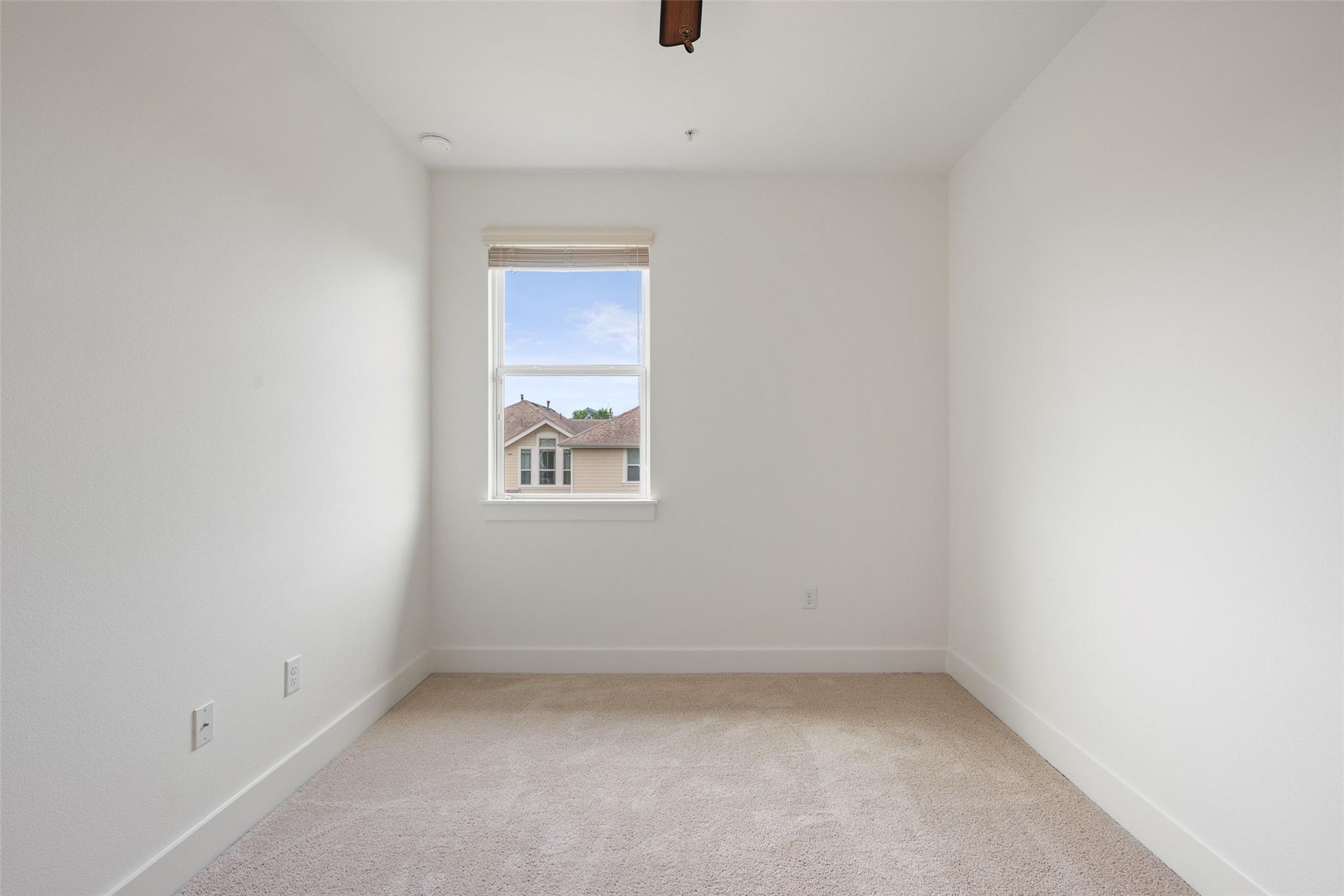 909 Mountaineer Ln, Austin, TX 78757