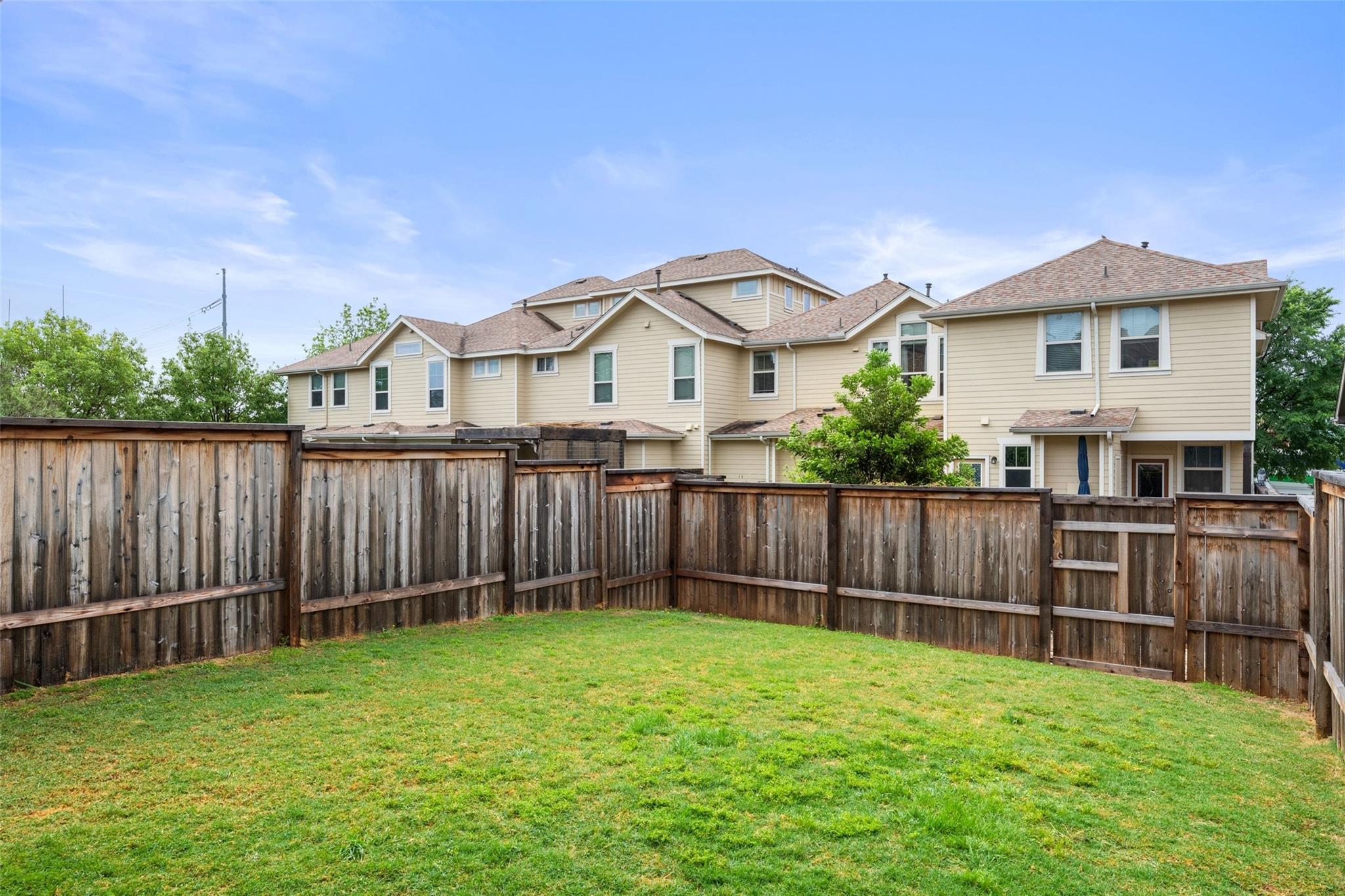 909 Mountaineer Ln, Austin, TX 78757