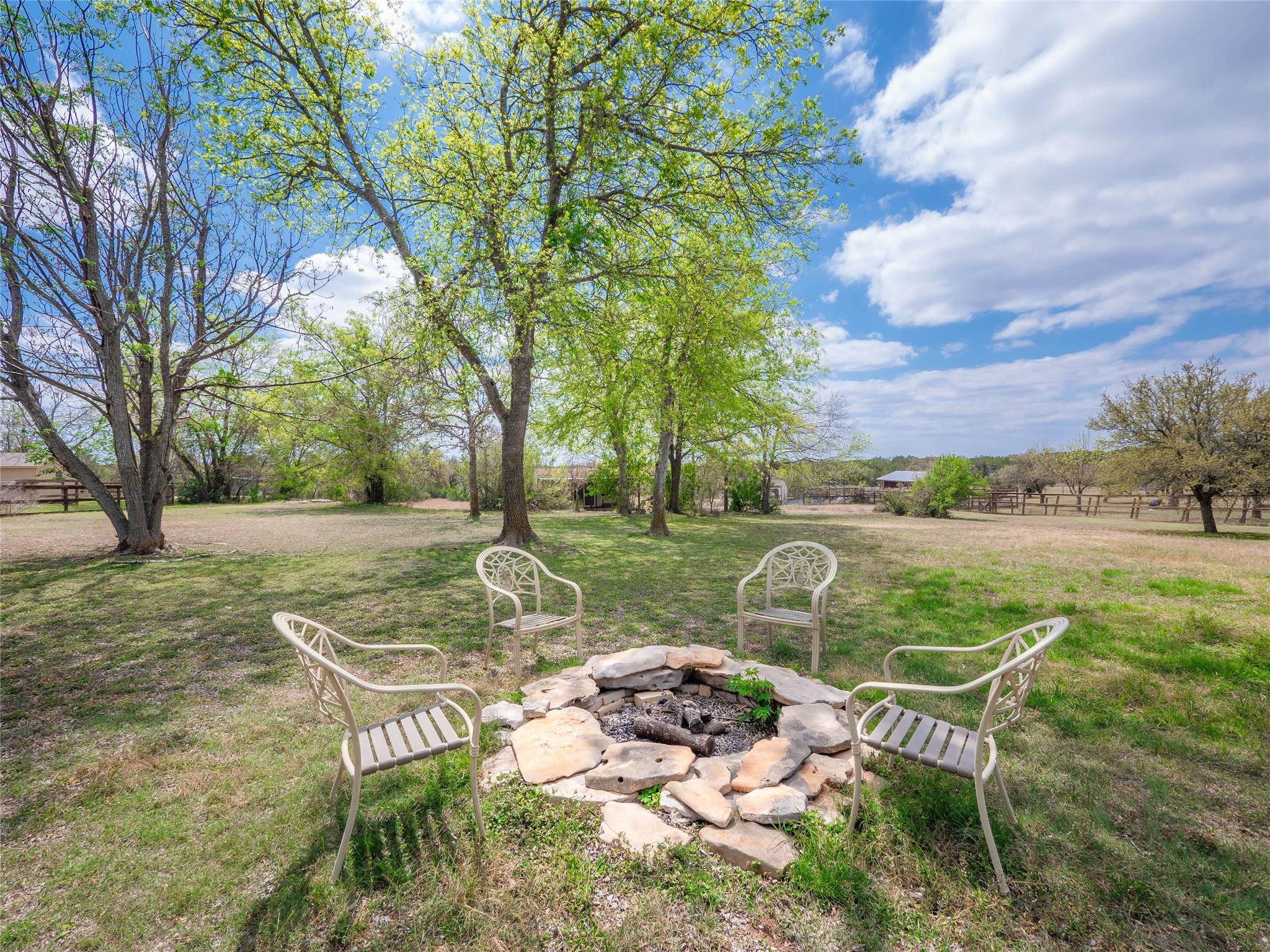 718 Post Oak Dr, Dripping Springs, TX 78620