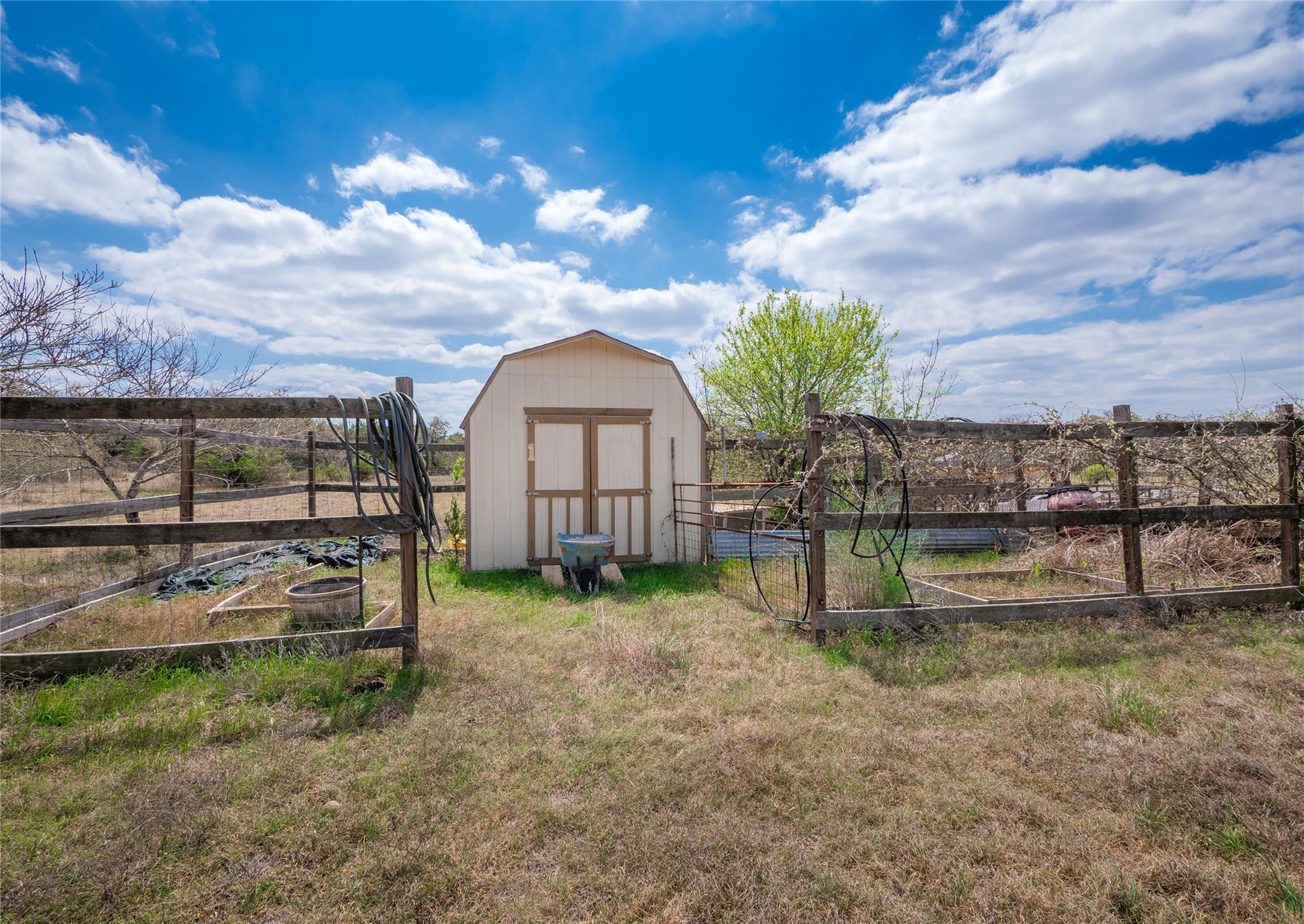 718 Post Oak Dr, Dripping Springs, TX 78620