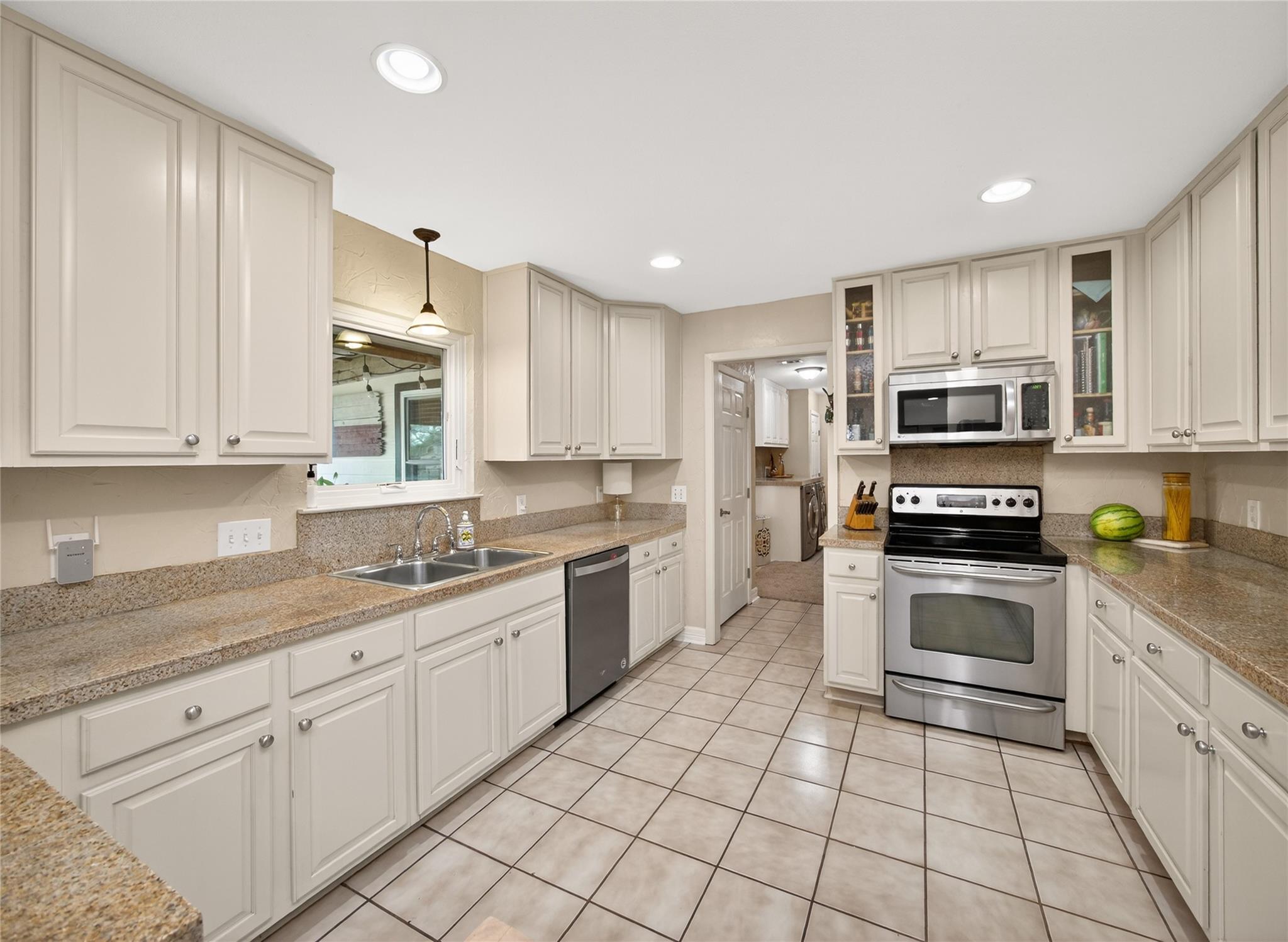 718 Post Oak Dr, Dripping Springs, TX 78620