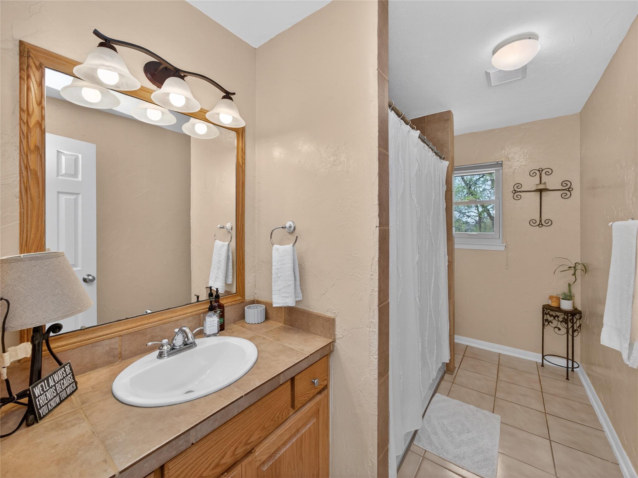 718 Post Oak Dr, Dripping Springs, TX 78620