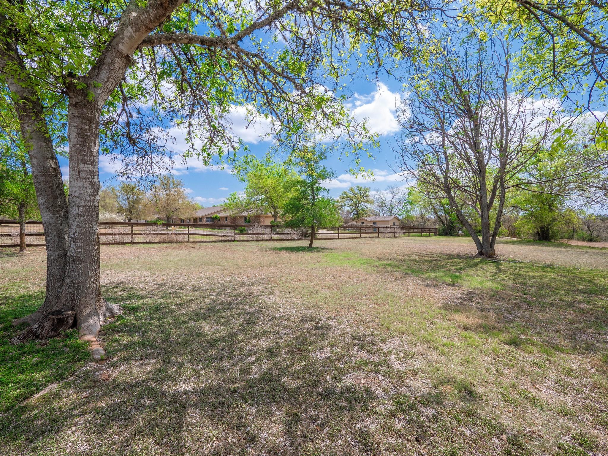 718 Post Oak Dr, Dripping Springs, TX 78620