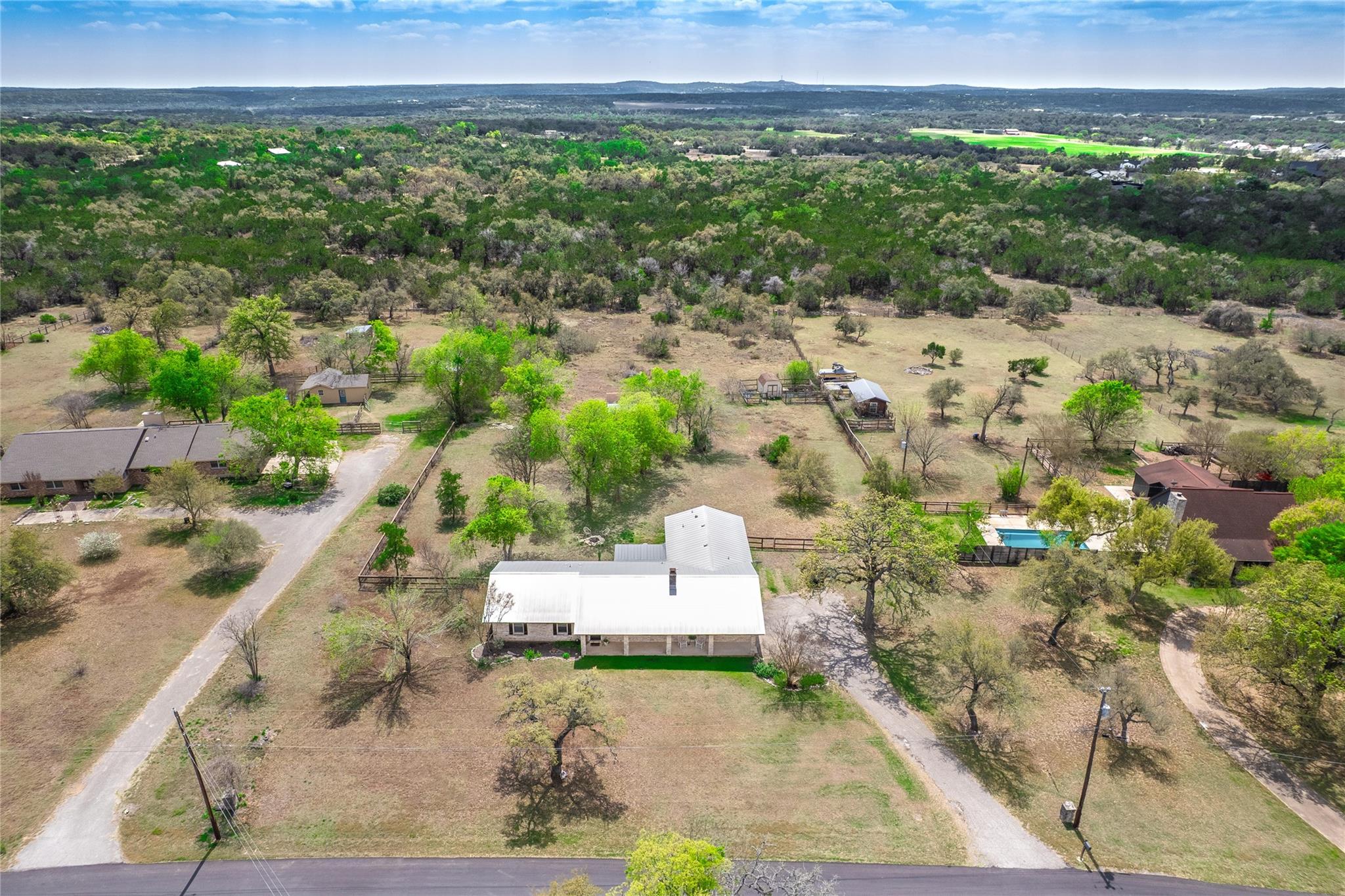 718 Post Oak Dr, Dripping Springs, TX 78620