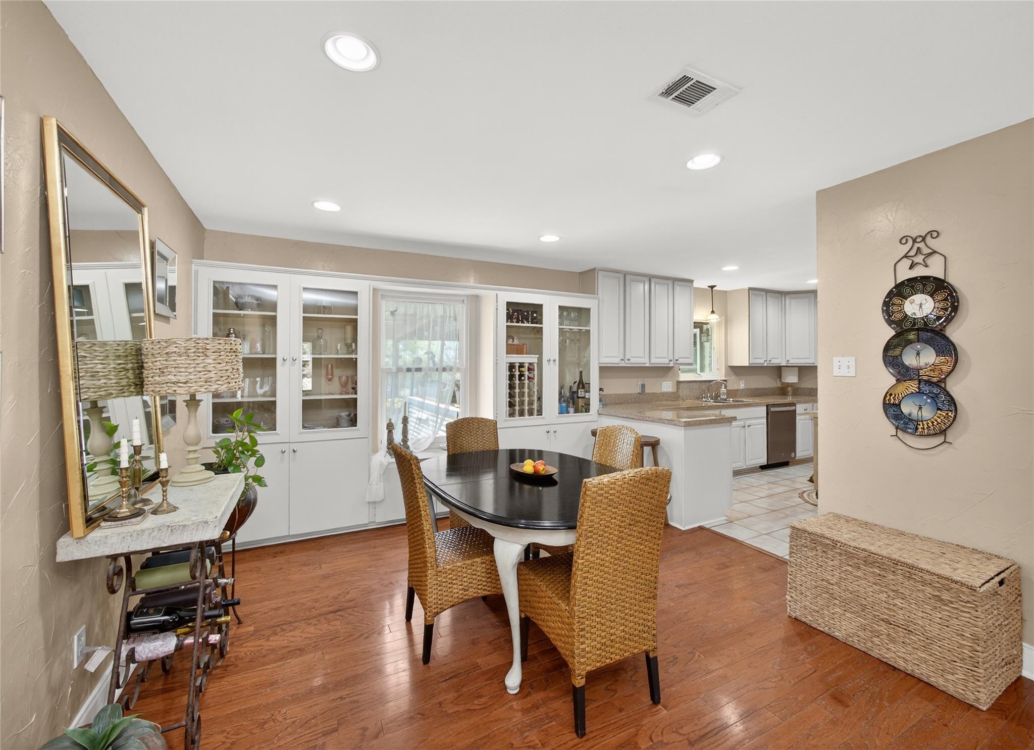 718 Post Oak Dr, Dripping Springs, TX 78620