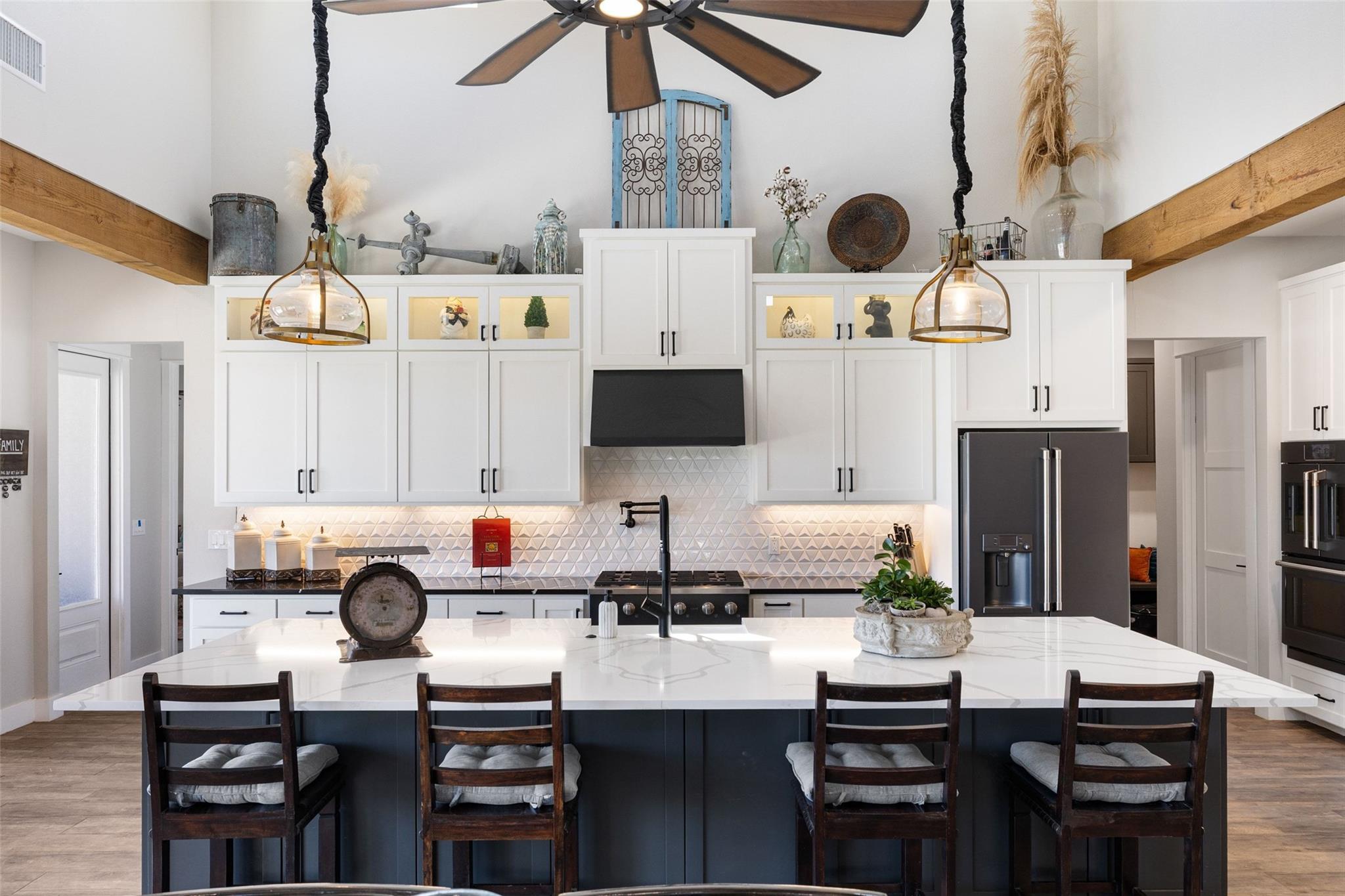 2105 Legacy Hills Dr, Johnson City, TX 78636