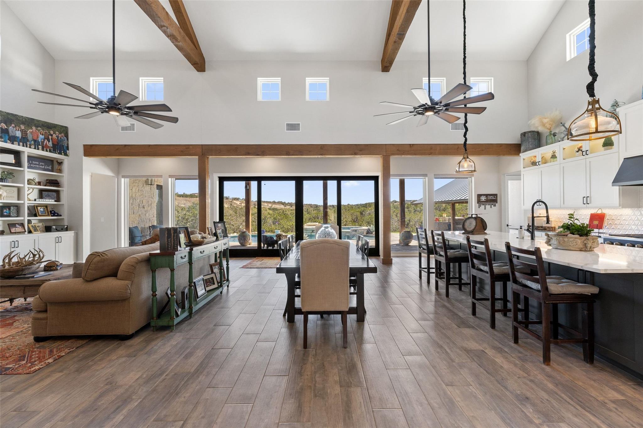 2105 Legacy Hills Dr, Johnson City, TX 78636