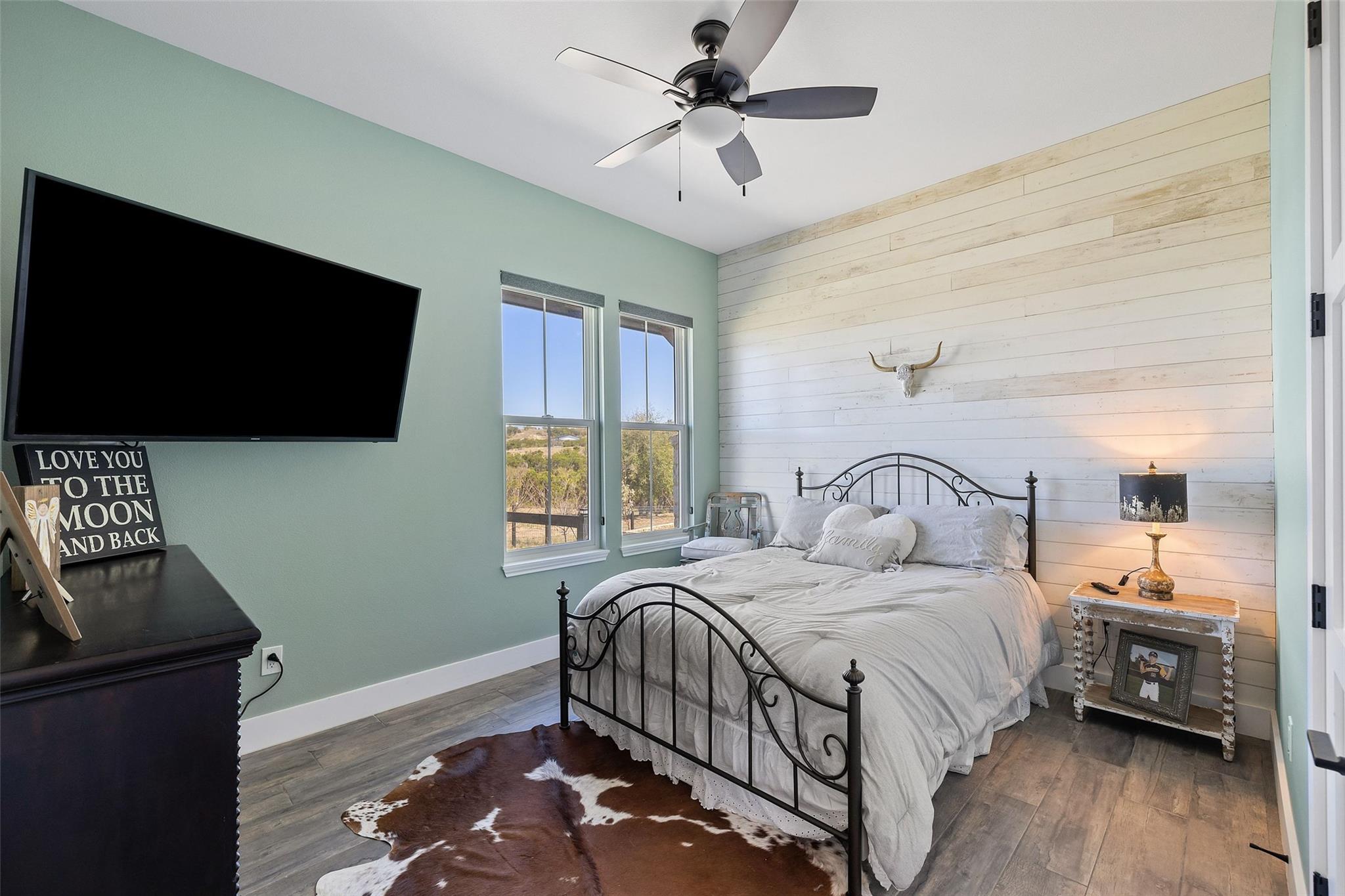 2105 Legacy Hills Dr, Johnson City, TX 78636