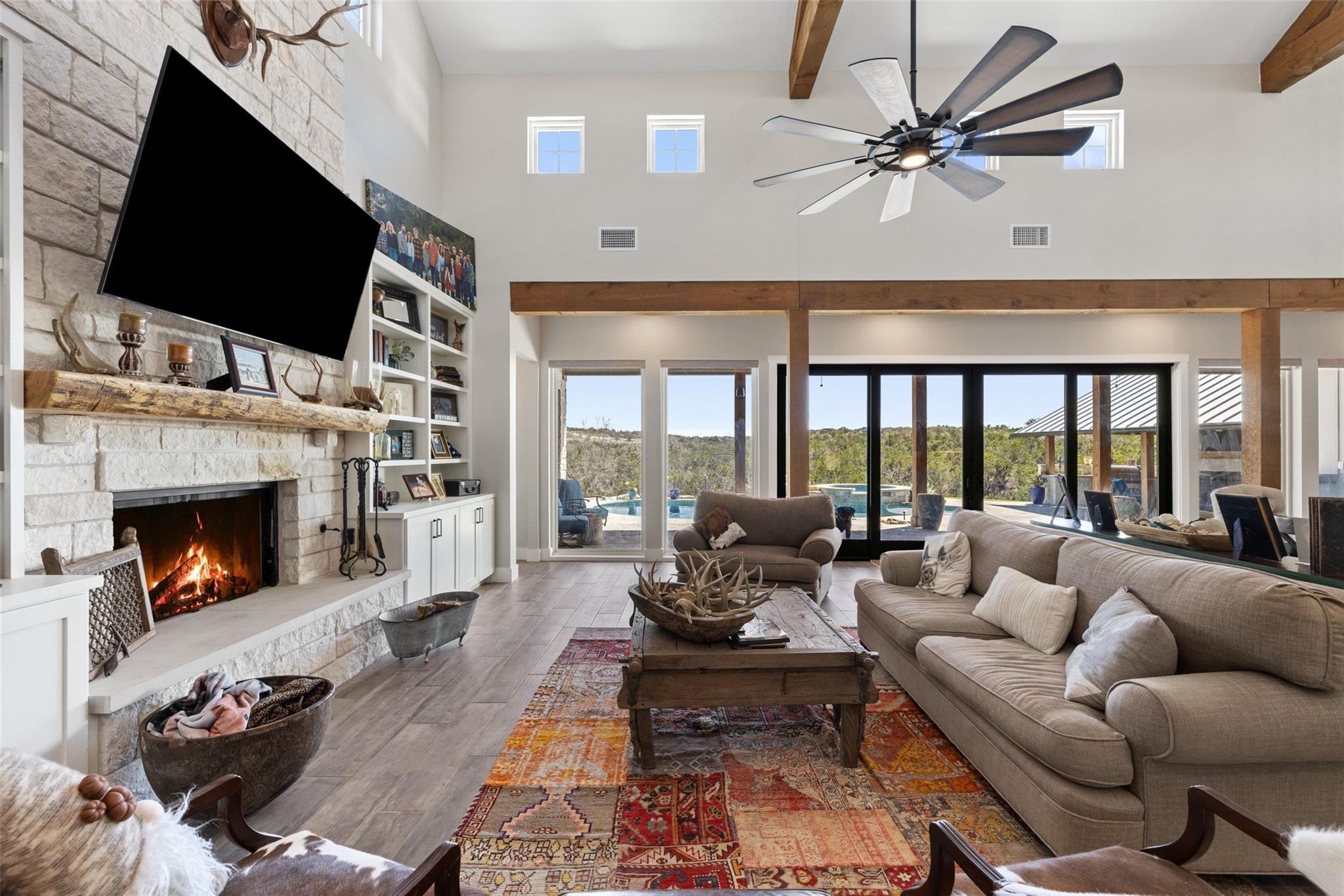 2105 Legacy Hills Dr, Johnson City, TX 78636