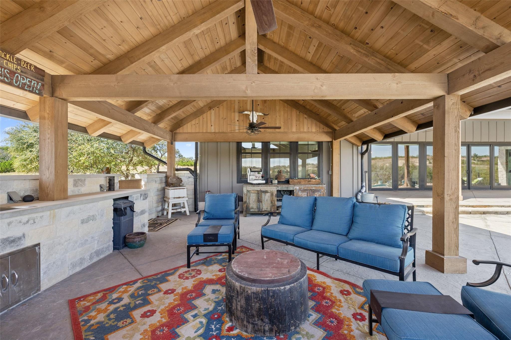 2105 Legacy Hills Dr, Johnson City, TX 78636