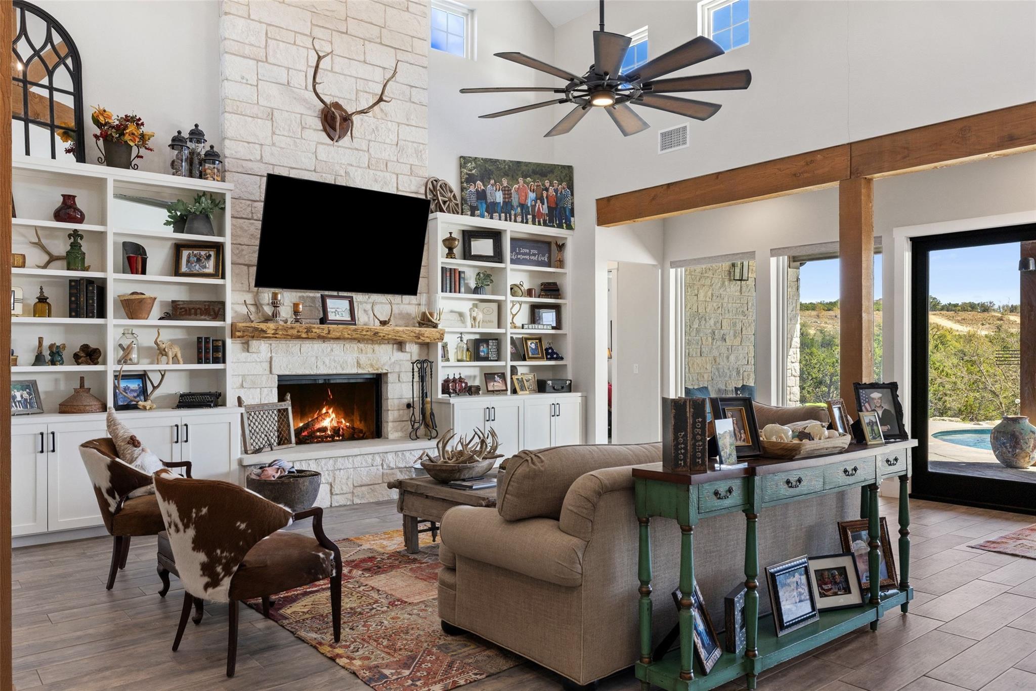 2105 Legacy Hills Dr, Johnson City, TX 78636