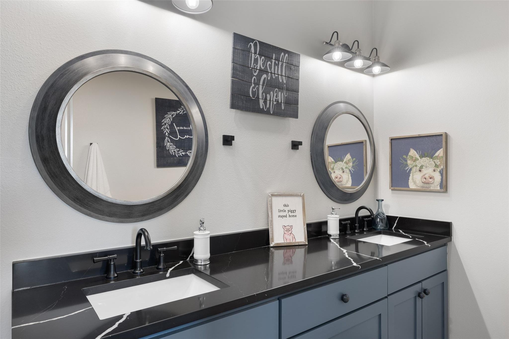 2105 Legacy Hills Dr, Johnson City, TX 78636