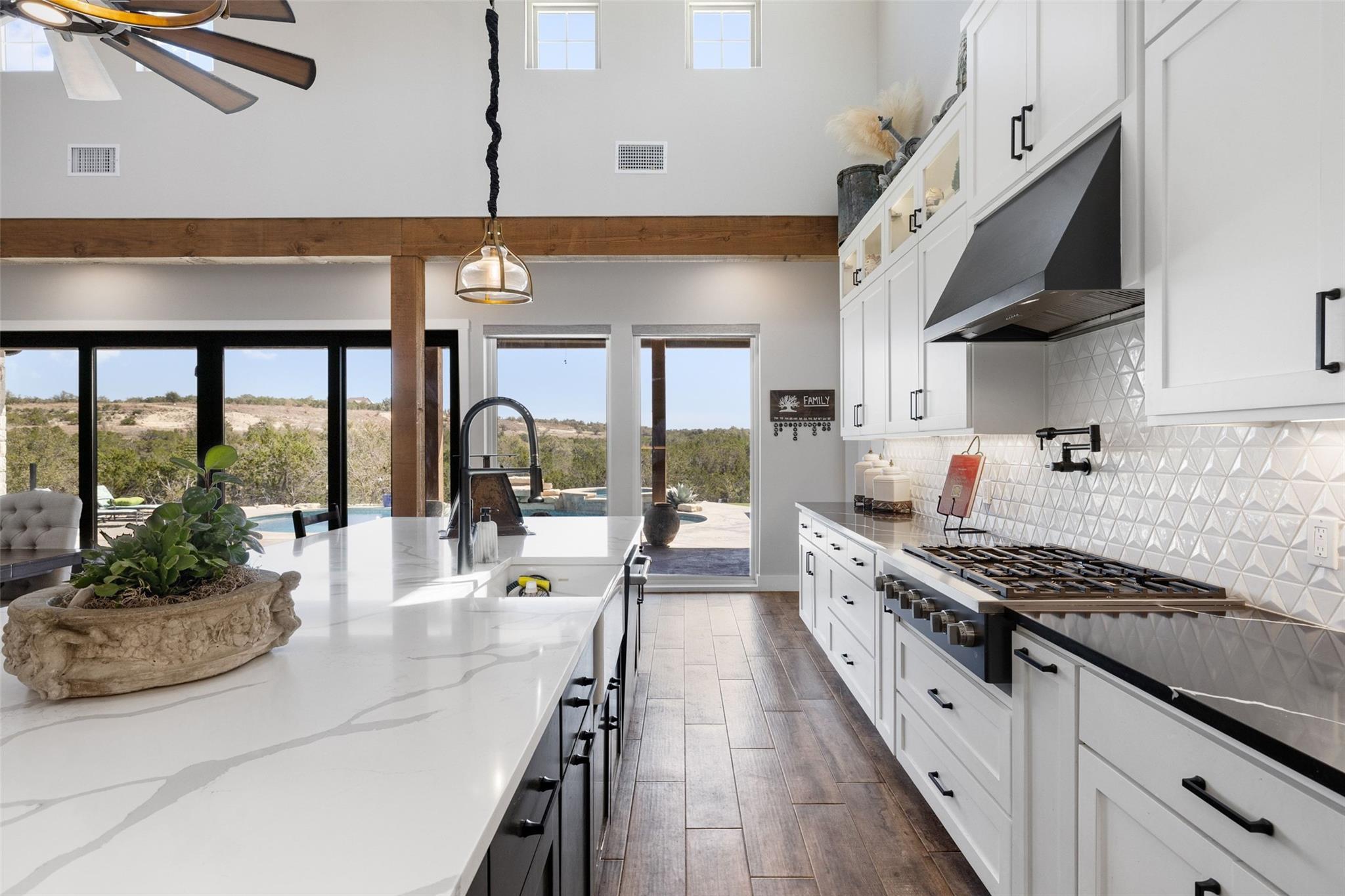 2105 Legacy Hills Dr, Johnson City, TX 78636