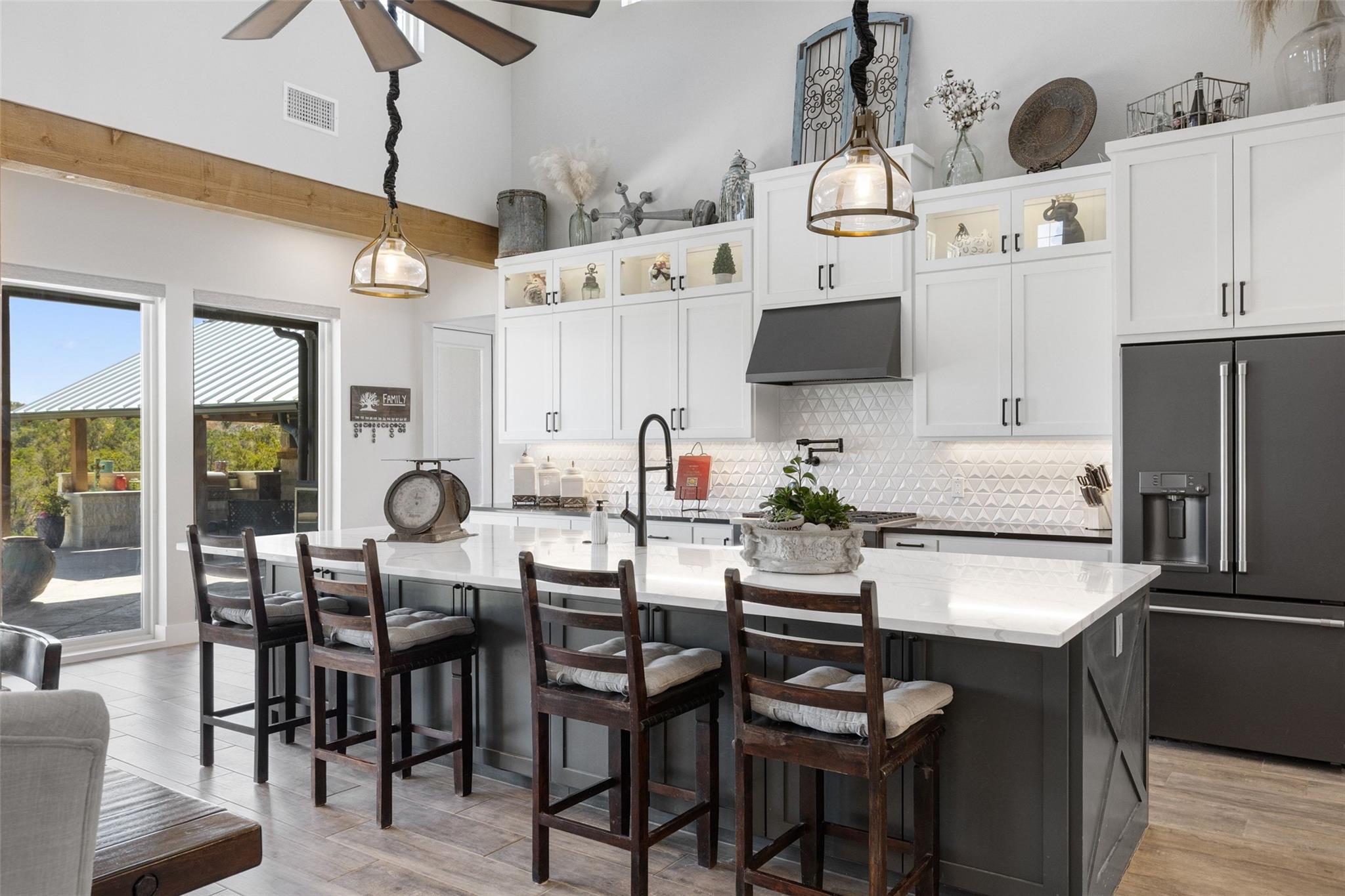 2105 Legacy Hills Dr, Johnson City, TX 78636