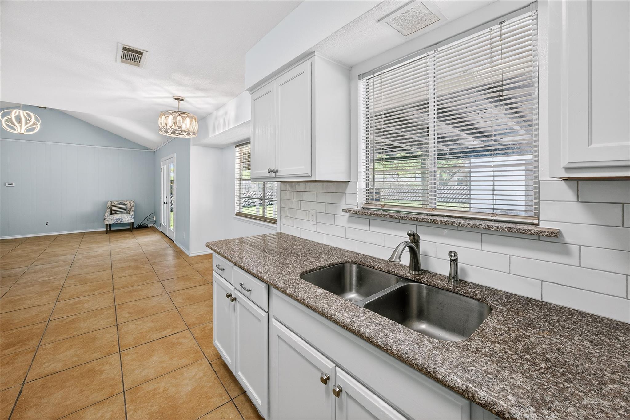 10004 Woodhaven Dr, Austin, TX 78753