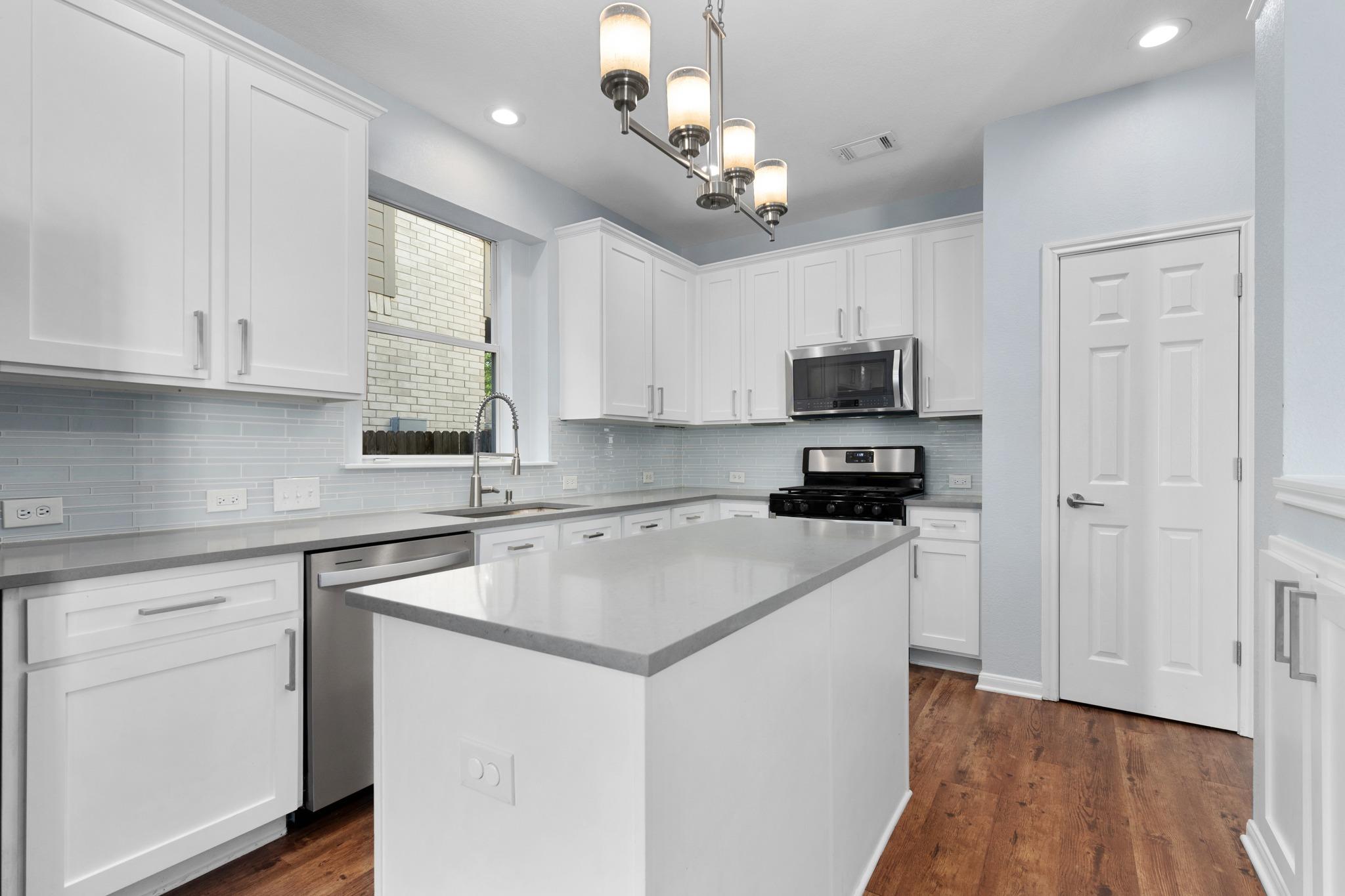 6402 Hillside Terrace Dr, Austin, TX 78749