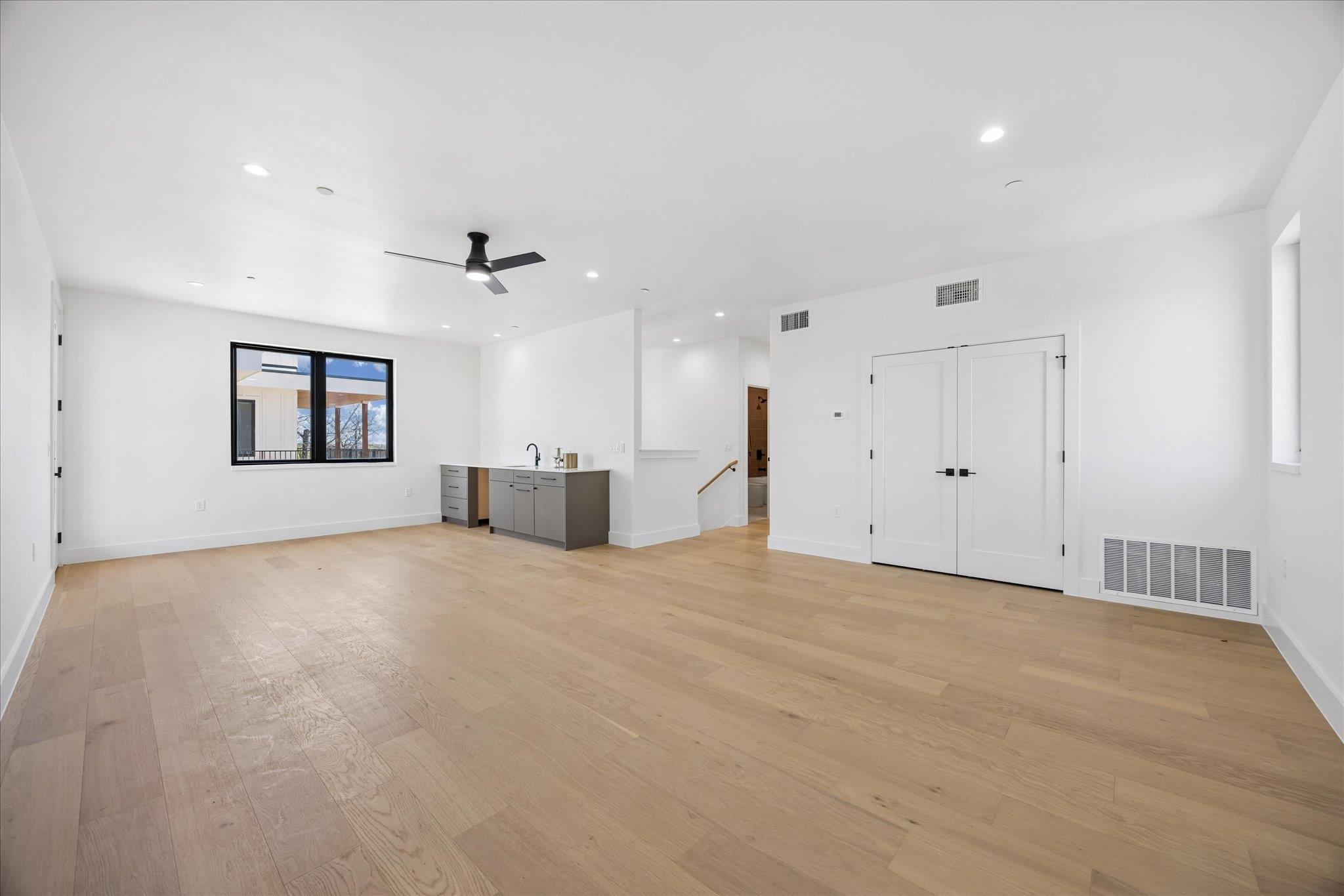 4416 S 1st St # 3, Austin, TX 78745