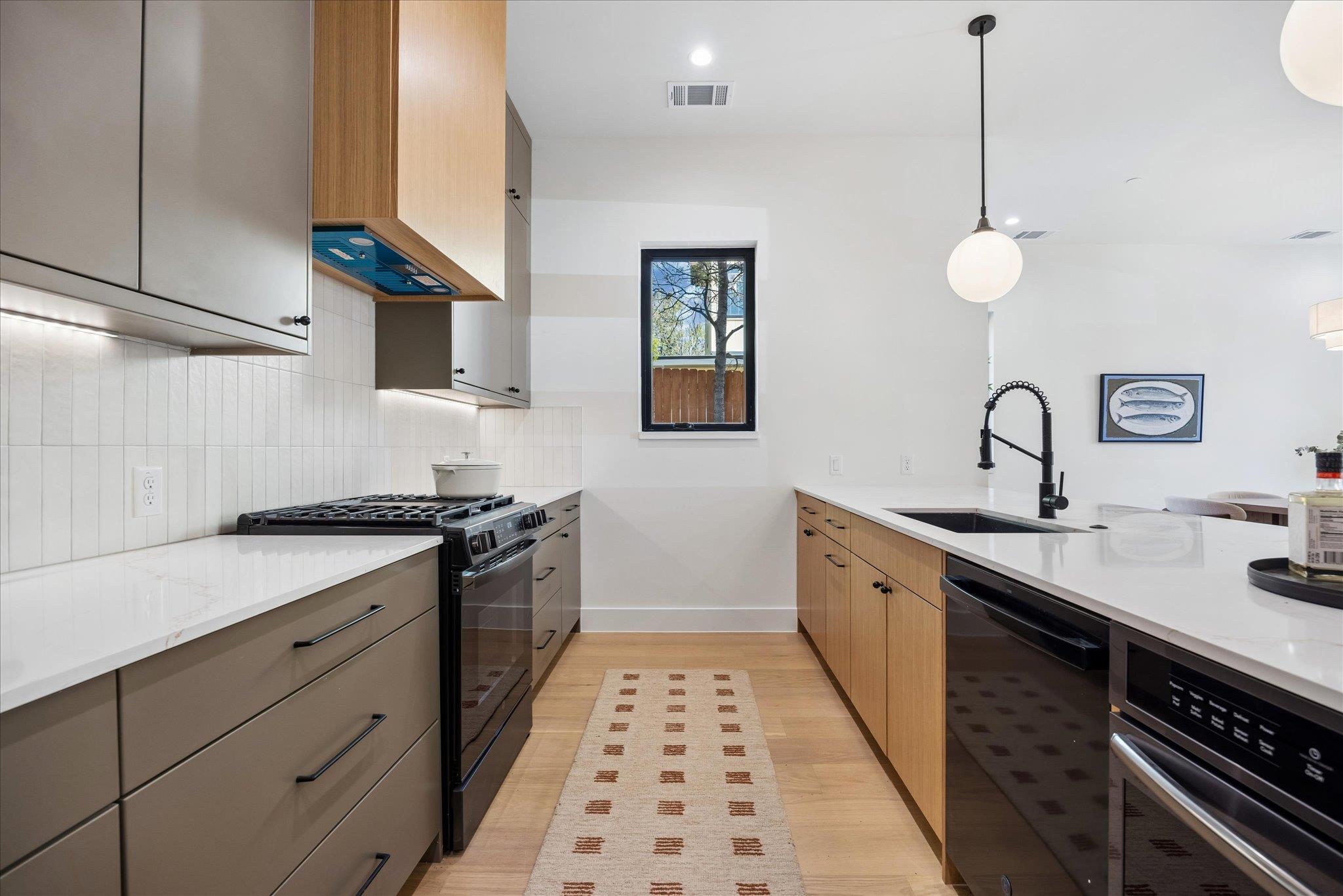 4416 S 1st St # 3, Austin, TX 78745