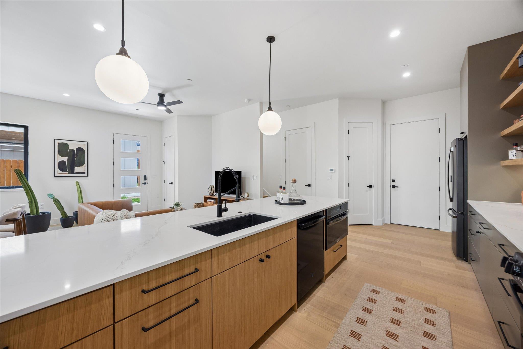 4416 S 1st St # 3, Austin, TX 78745