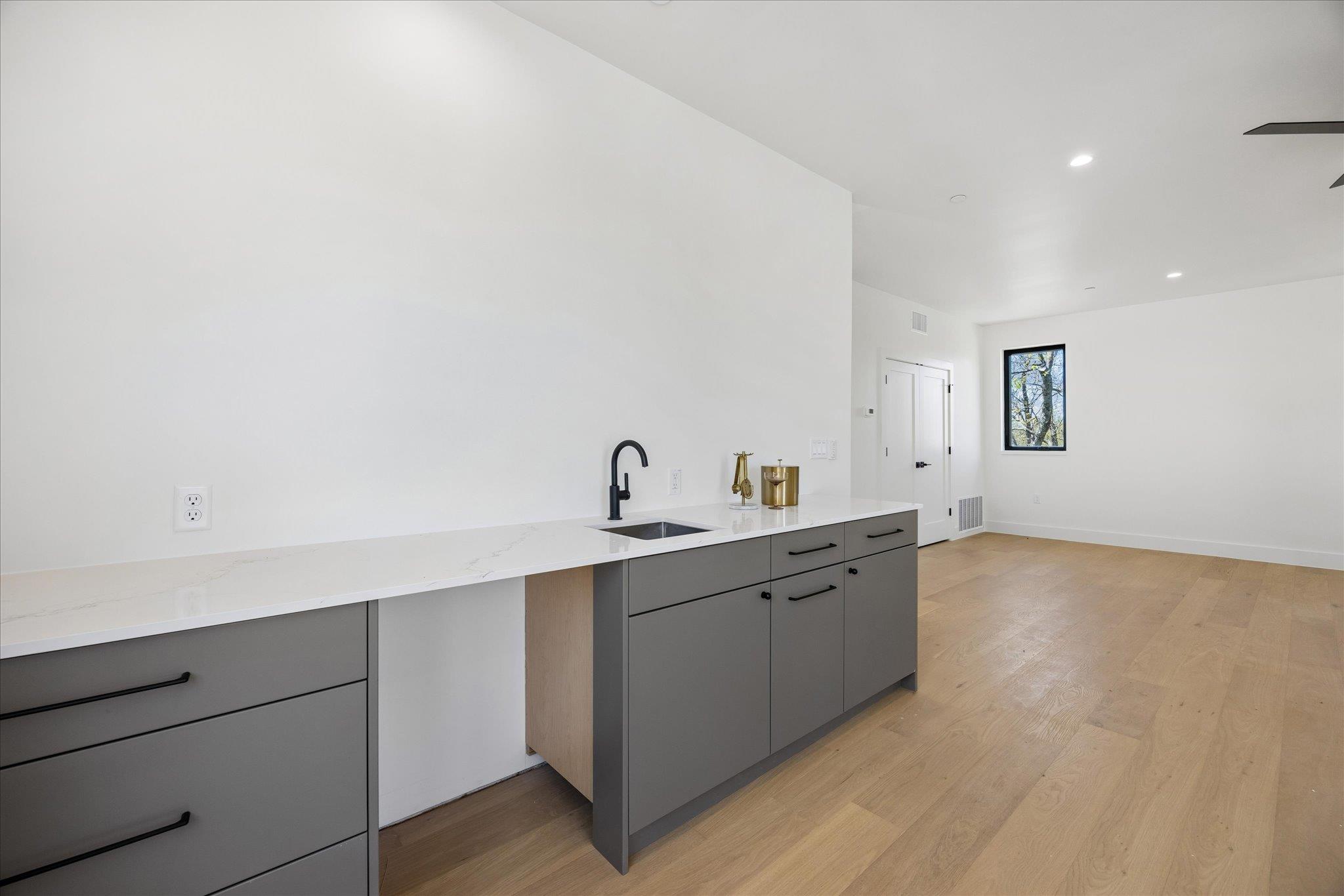 4416 S 1st St # 3, Austin, TX 78745