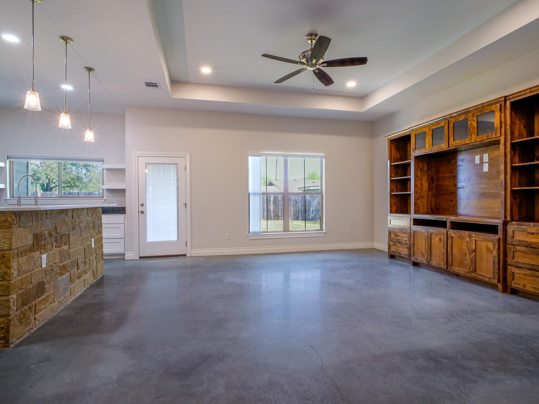 114 Norwood Dr, Granite Shoals, TX 78654