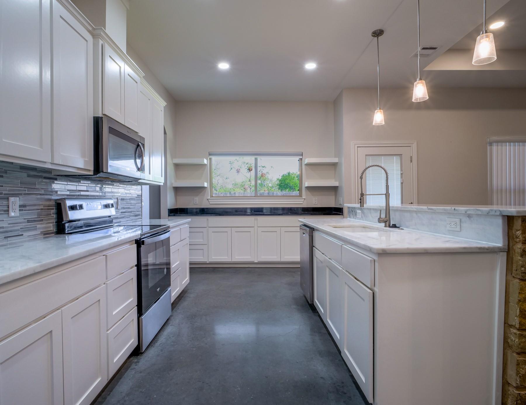 114 Norwood Dr, Granite Shoals, TX 78654