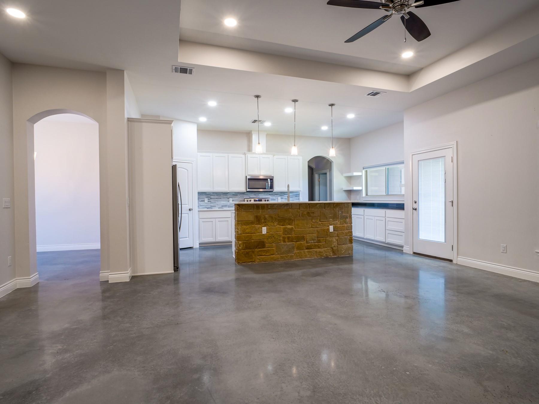 114 Norwood Dr, Granite Shoals, TX 78654