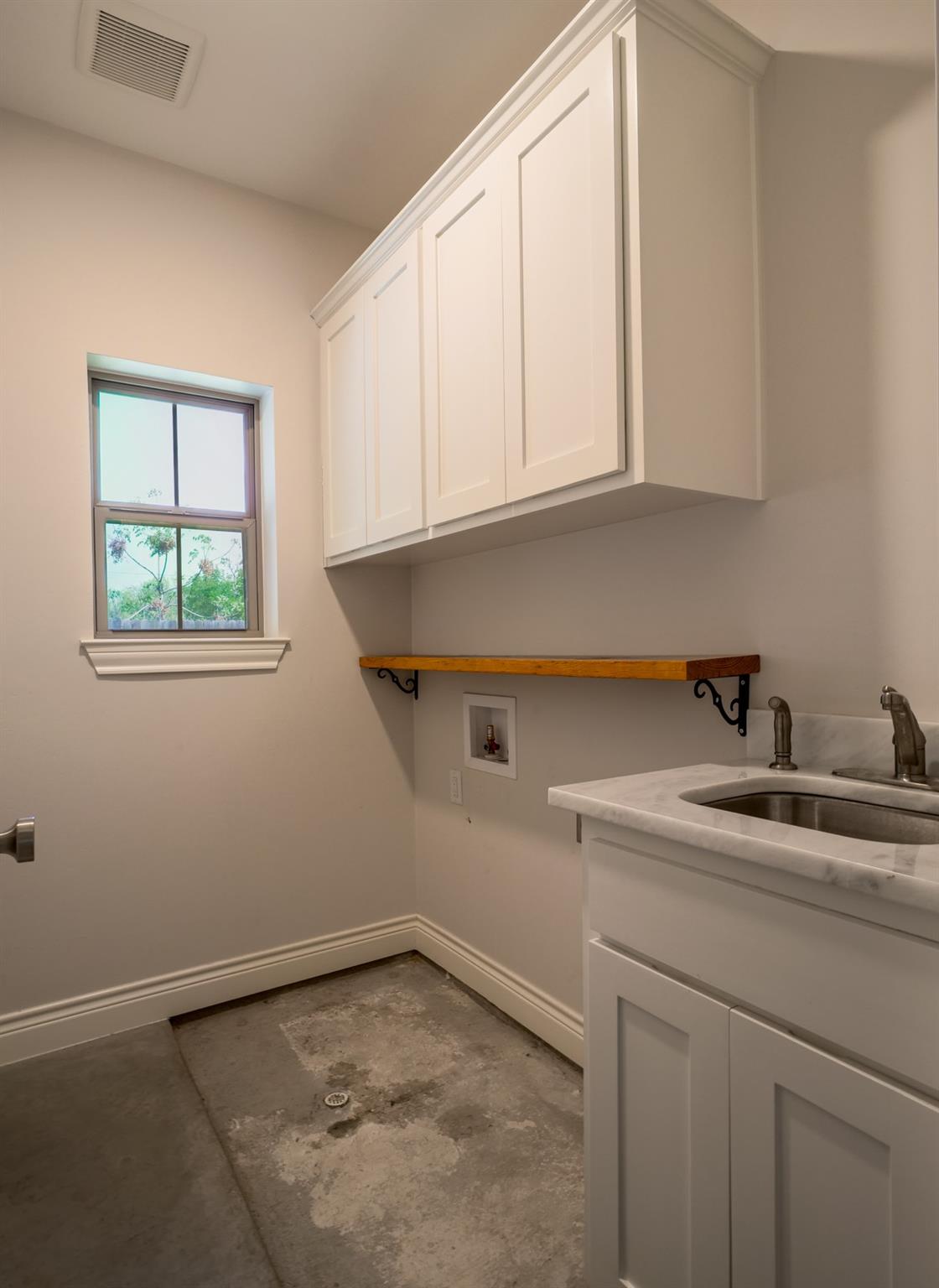 114 Norwood Dr, Granite Shoals, TX 78654