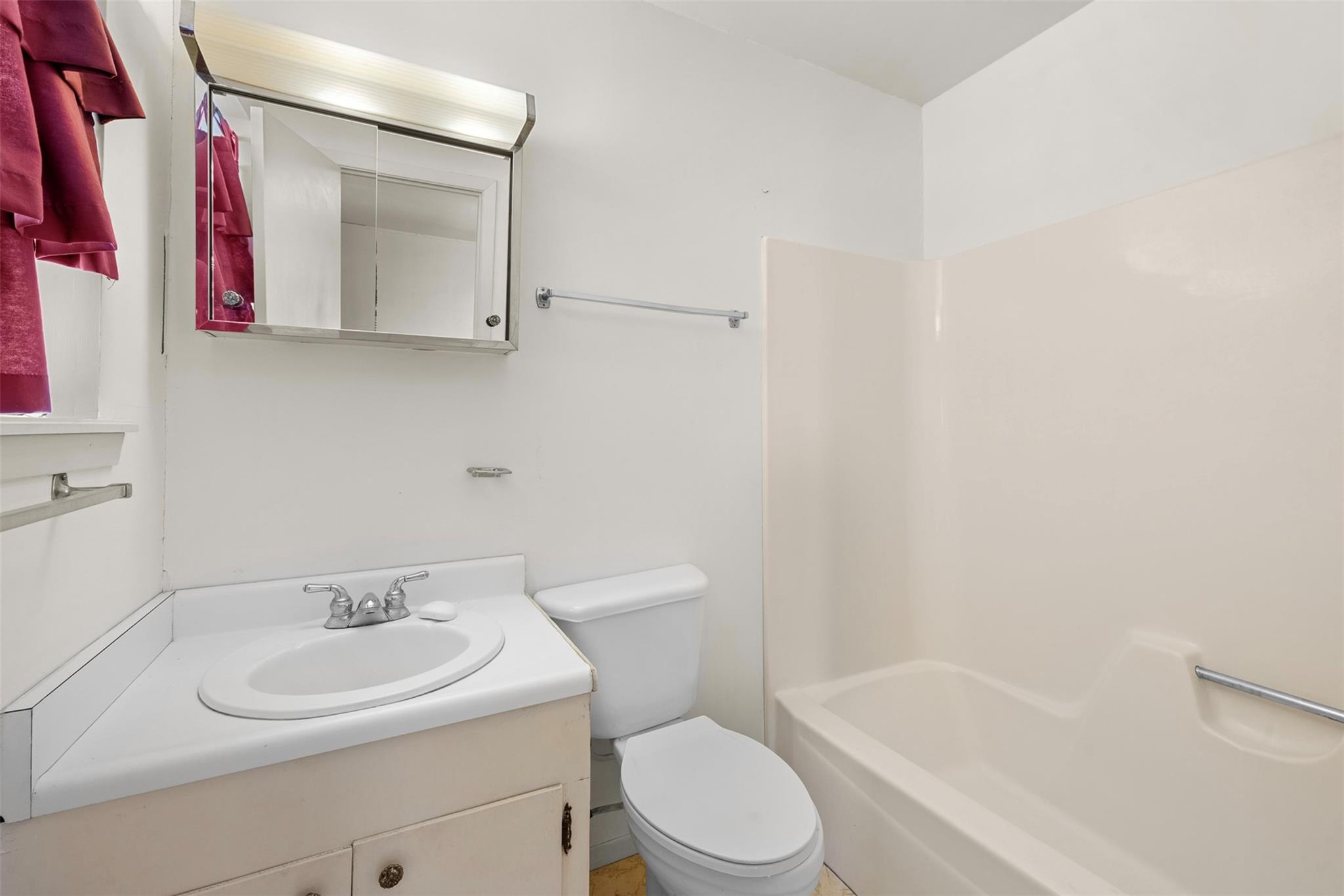 809 N Main St, Lexington, TX 78947