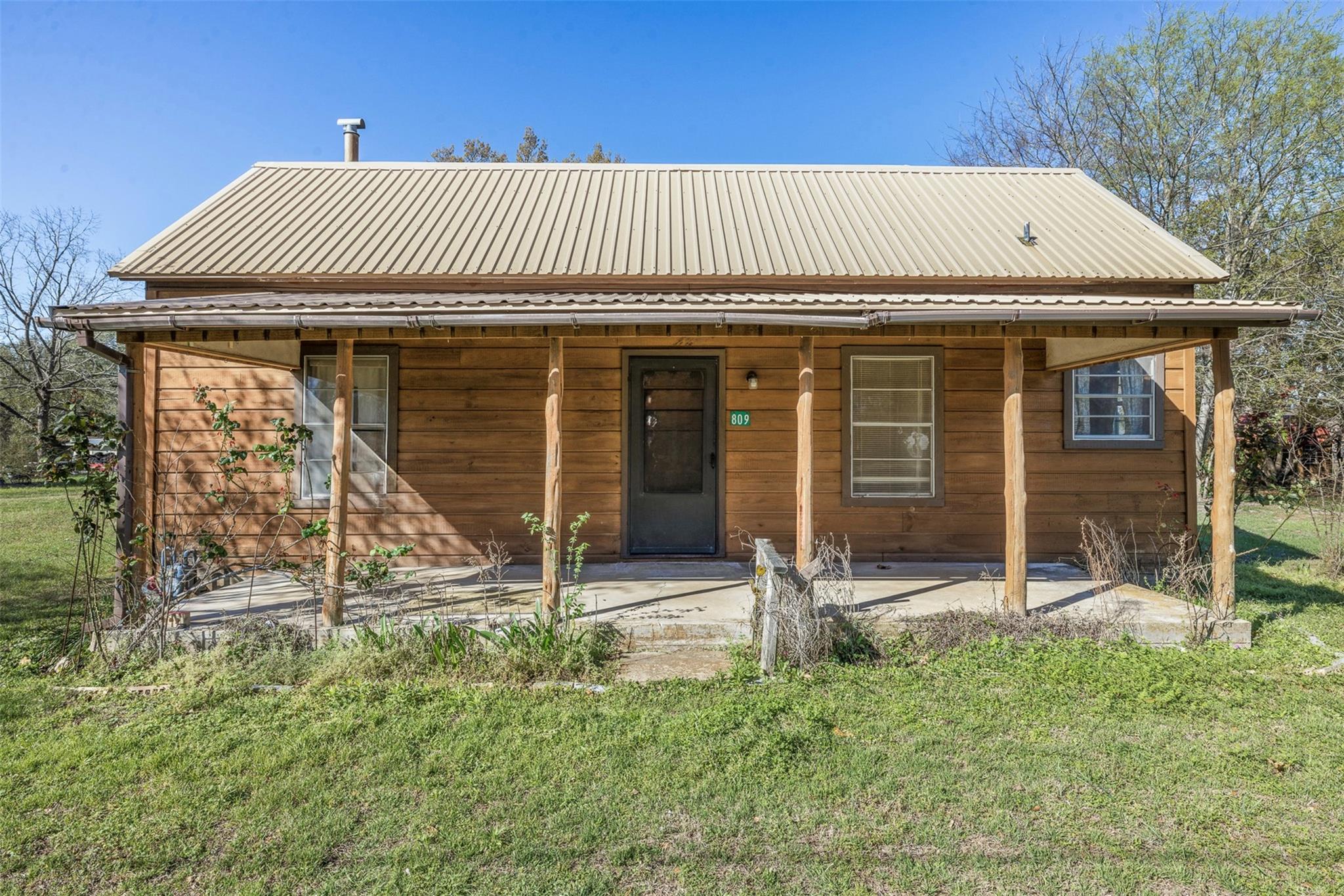 809 N Main St, Lexington, TX 78947