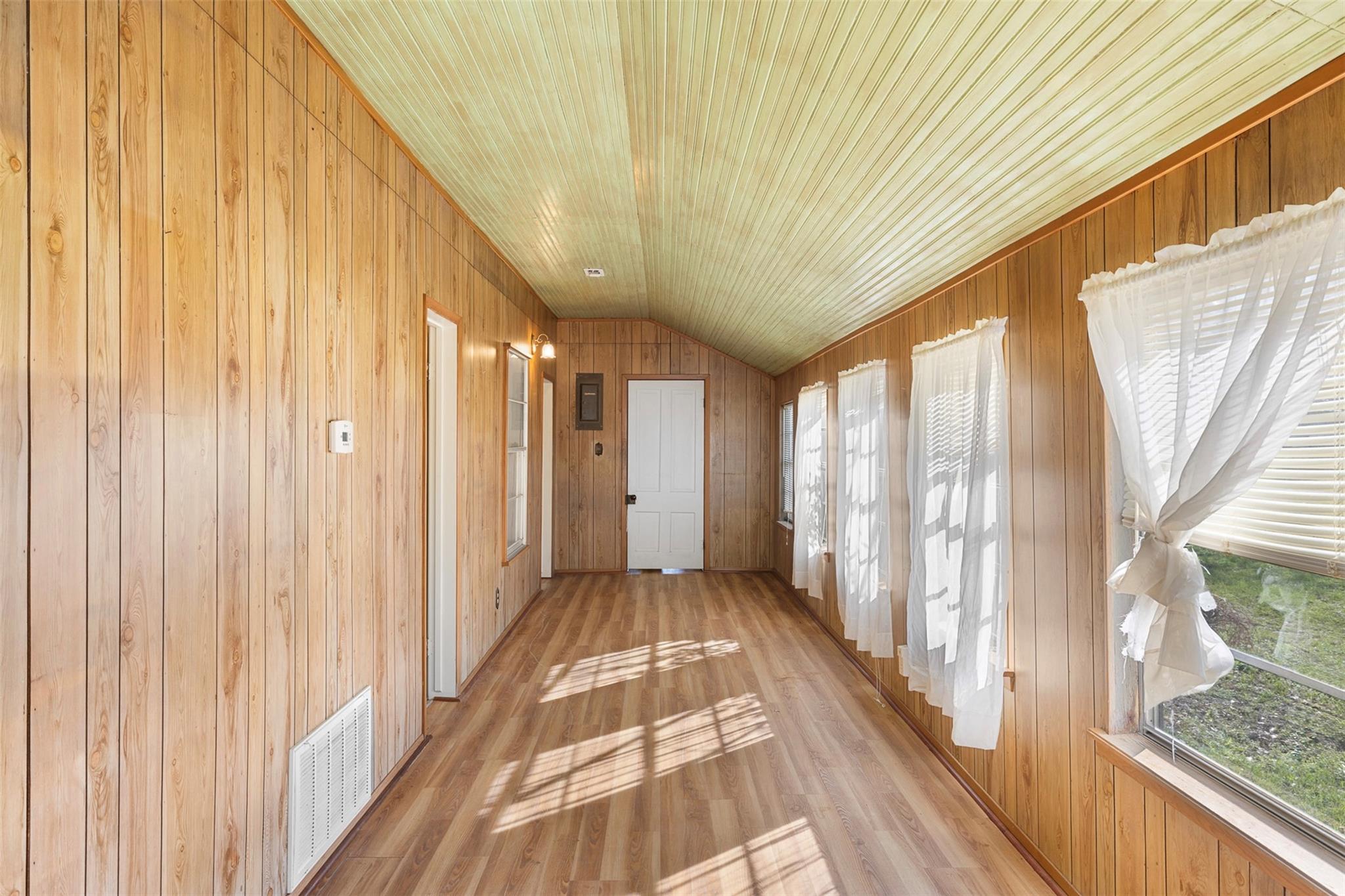 809 N Main St, Lexington, TX 78947